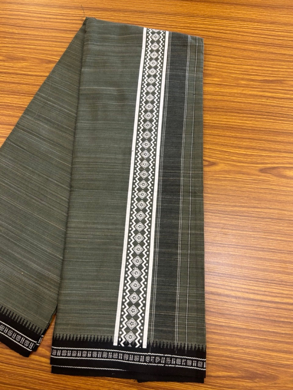 6% Discount!!! Kaitharikada Pure Cotton - Single Kaily / Lungi - 4 inch Printed kara with White & Sage Green colour body Kuppadam Border (2 meter / 4 muzham) - 7KK8019AS