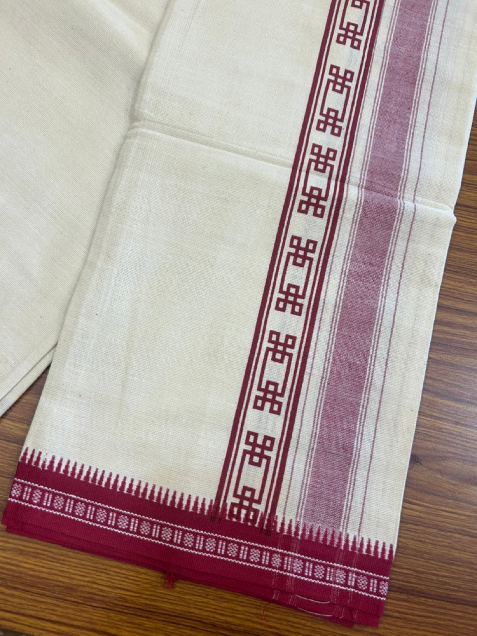 12% Discount !! Kaitharikada Pure Cotton Single OFF WHITE - (Unbleached) Kaily / Lungi - 3 inch Magenta Striped Printed kara Kuppadam Border with OFF WHITE colour body (2 meter / 4 muzham)- 21KK8019AS