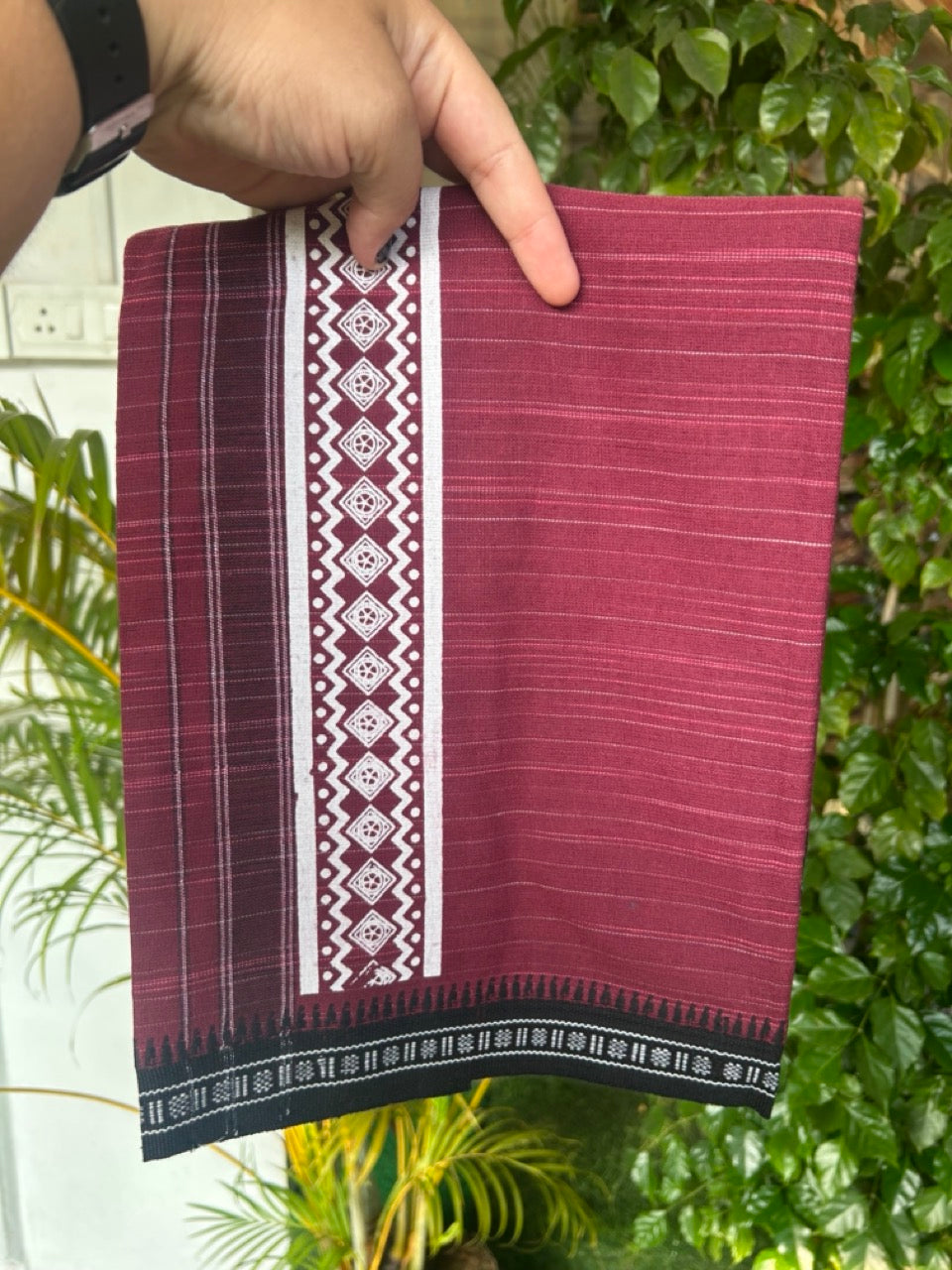 6% Discount!!! Kaitharikada Pure Cotton - Single Kaily / Lungi - 3 inch Printed kara with White & Maroon colour body Kuppadam Border (2 meter / 4 muzham) - 3KK8019AS