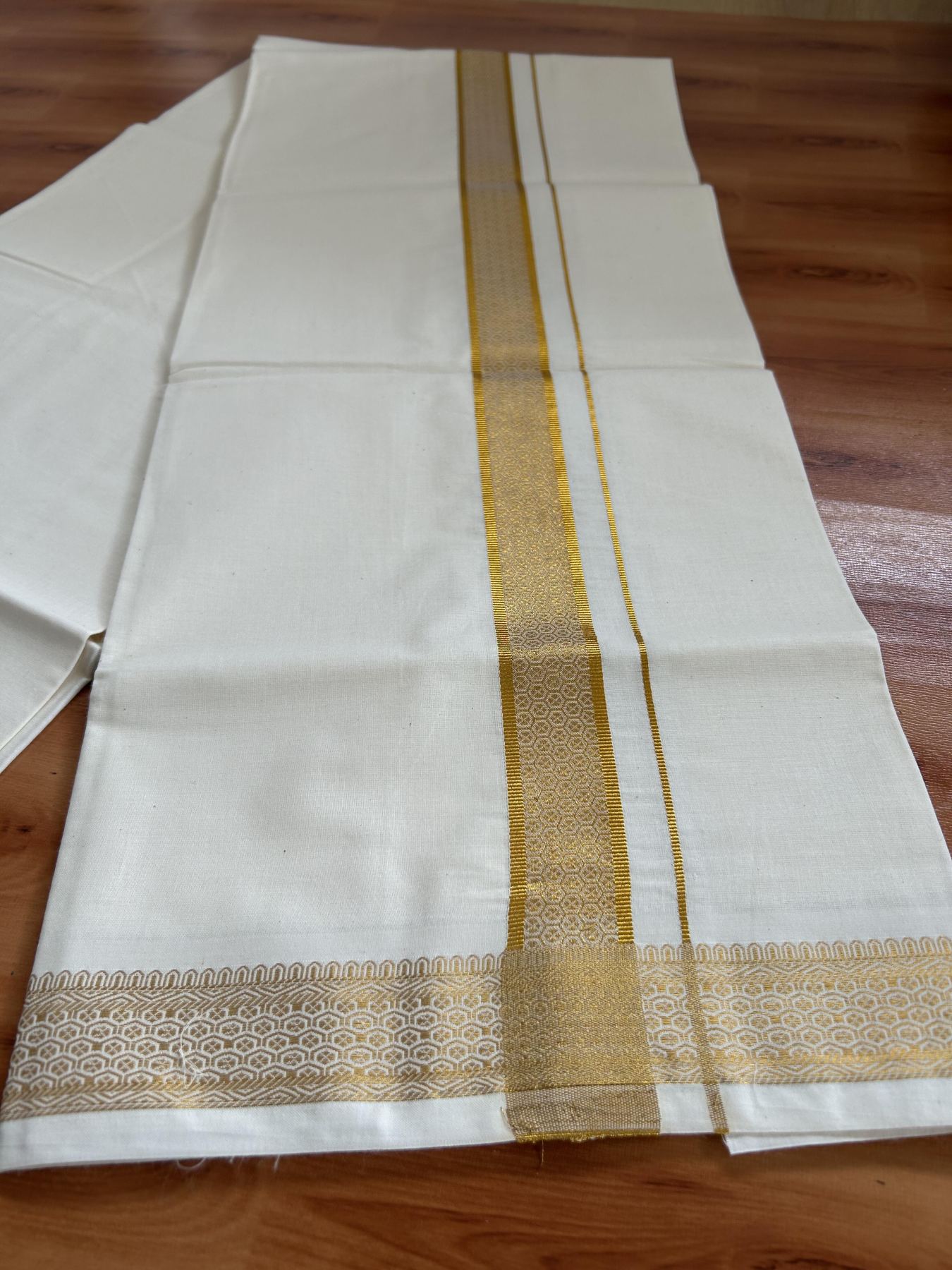 Single Off White - (Unbleached) Mundu/Dhoti - 20% Discount!! Kaitharikada Balaramapuram Pure Cotton - 40s - 1.25 inch Gold Kasav Jacquard Design Kara 2 mtr (4 muzham) - 26 KK5395 GAN