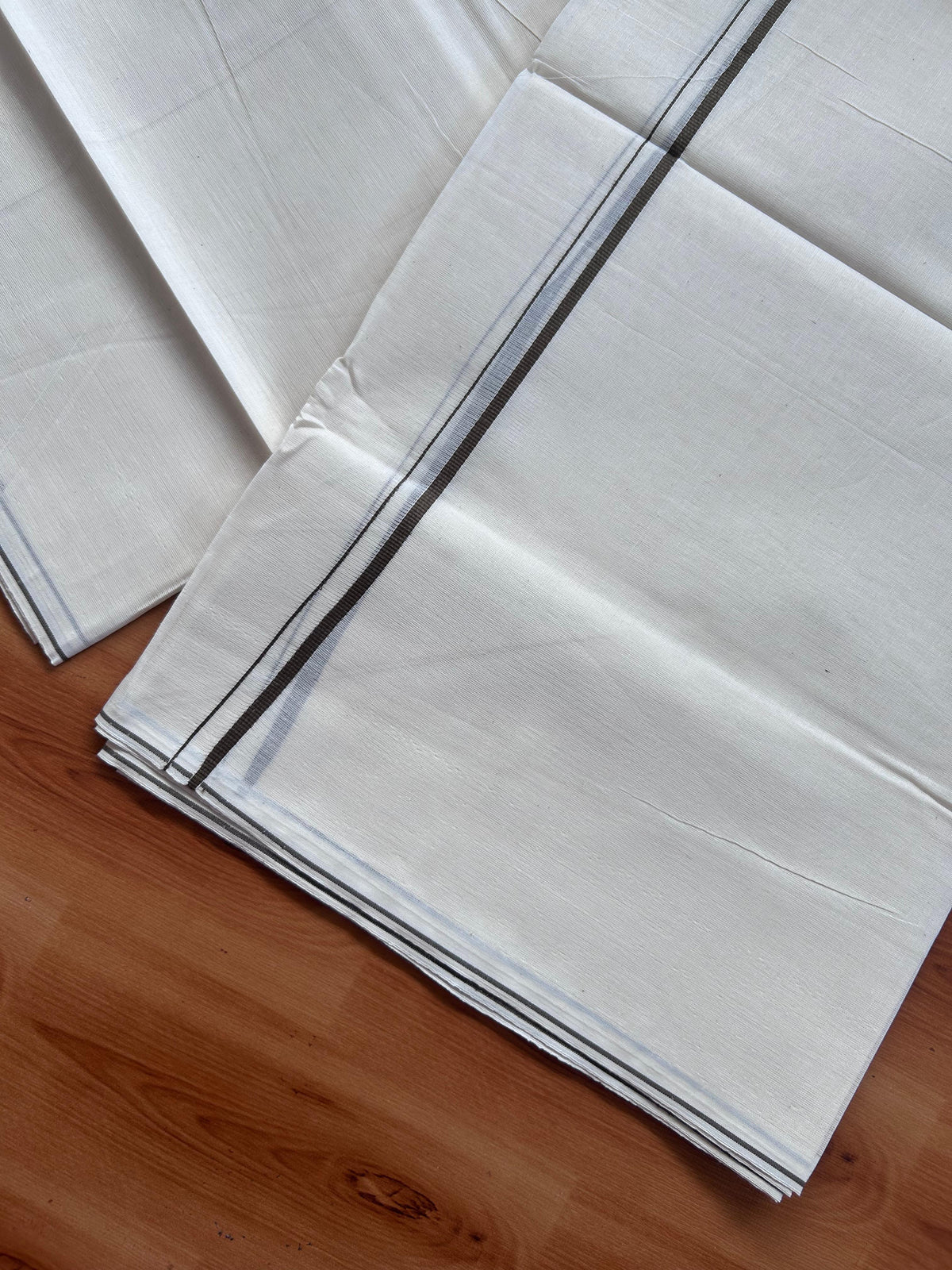 Double Off white Mundu/Dhoti - 20% Discount! KaithariKada - 100% Pure Cotton 100x80 - 0.3 cm Olive Green Thin Kara 4.10 mtr (8.5 Muzham) - 8 KK5517 VIN