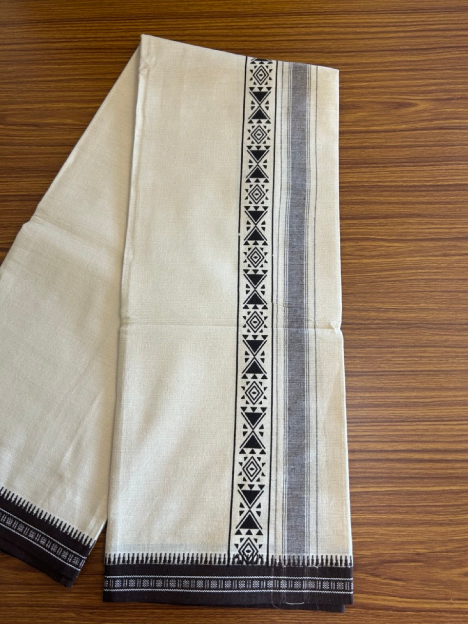 12% Discount !! Kaitharikada Pure Cotton Single OFF WHITE - (Unbleached) Kaily / Lungi - 3 inch Chocolate Brown Striped Printed kara Kuppadam Border with OFF WHITE colour body (2 meter / 4 muzham)- 4KK8008AS