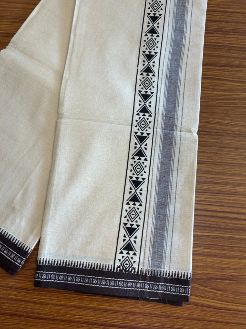 12% Discount !! Kaitharikada Pure Cotton Single OFF WHITE - (Unbleached) Kaily / Lungi - 3 inch Chocolate Brown Striped Printed kara Kuppadam Border with OFF WHITE colour body (2 meter / 4 muzham)- 4KK8008AS