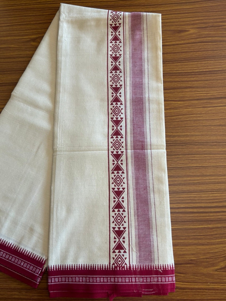 12% Discount !! Kaitharikada Pure Cotton Single OFF WHITE - (Unbleached) Kaily / Lungi - 3.75 inch Magenta Red Striped Printed kara Kuppadam Border with OFF WHITE colour body (2 meter / 4 muzham)- 7KK8008AS