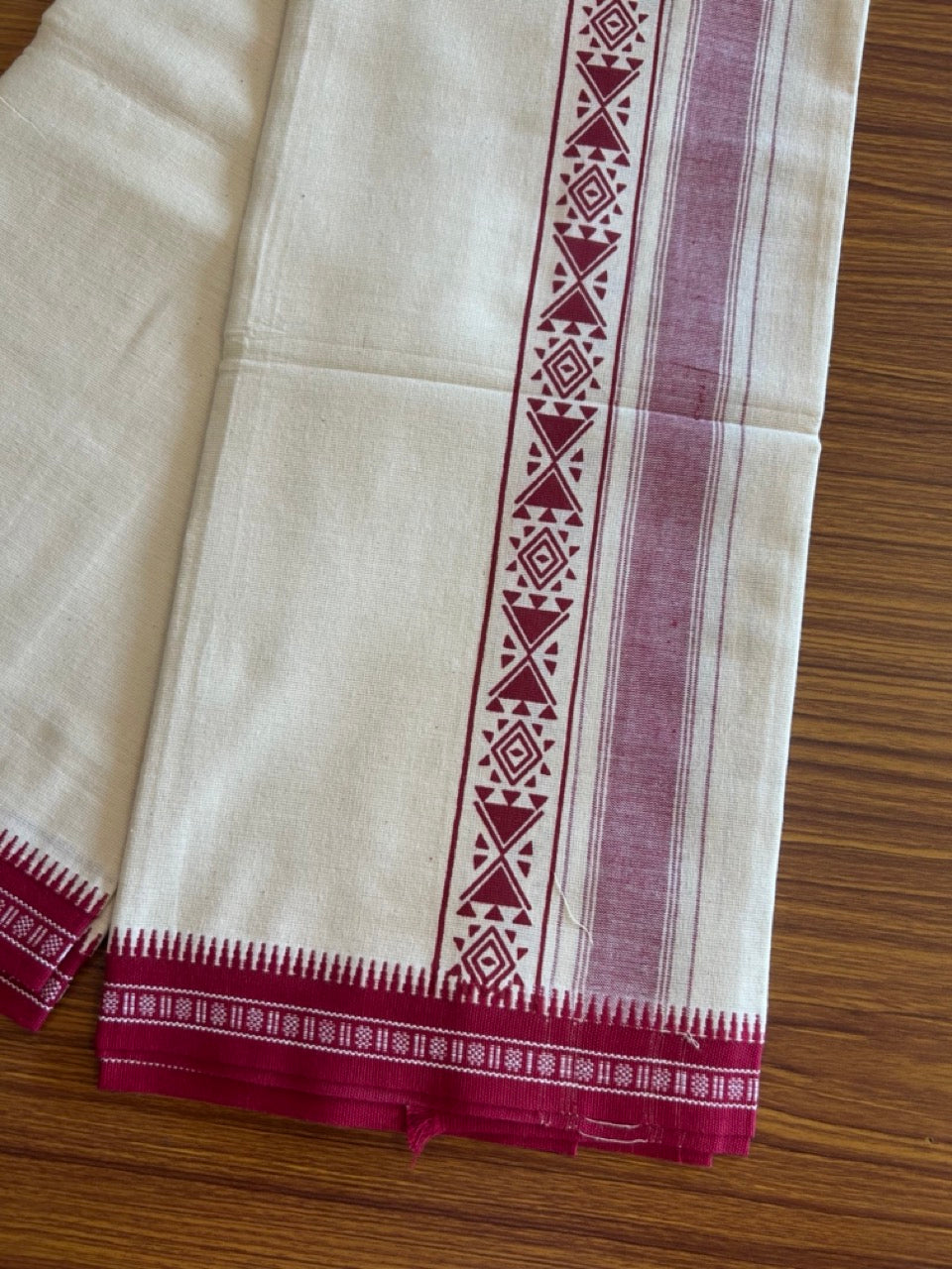 12% Discount !! Kaitharikada Pure Cotton Single OFF WHITE - (Unbleached) Kaily / Lungi - 3.75 inch Magenta Red Striped Printed kara Kuppadam Border with OFF WHITE colour body (2 meter / 4 muzham)- 7KK8008AS