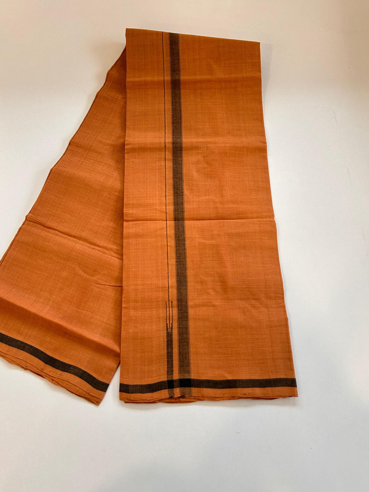 Kerala Handloom Single Kaily/Lungi - KaithariKada 100% Pure Cotton - 40s - 1.5 cm Puliyilakkara Black Shaded Chutty Kara With Kavi Colour Body - (2 meter / 4 muzham) - 8 KK8081 ELA