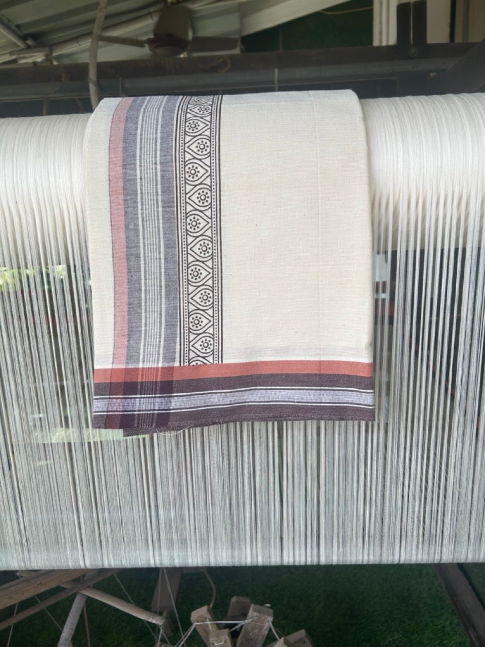 12% Discount !! Kaitharikada Pure Cotton Single OFF WHITE - (Unbleached) Kaily / Lungi - 3.75 inch Brown & Brownish Orange Striped Printed kara Kuppadam Border with OFF WHITE colour body (2 meter / 4 muzham)- 10KK8010AS