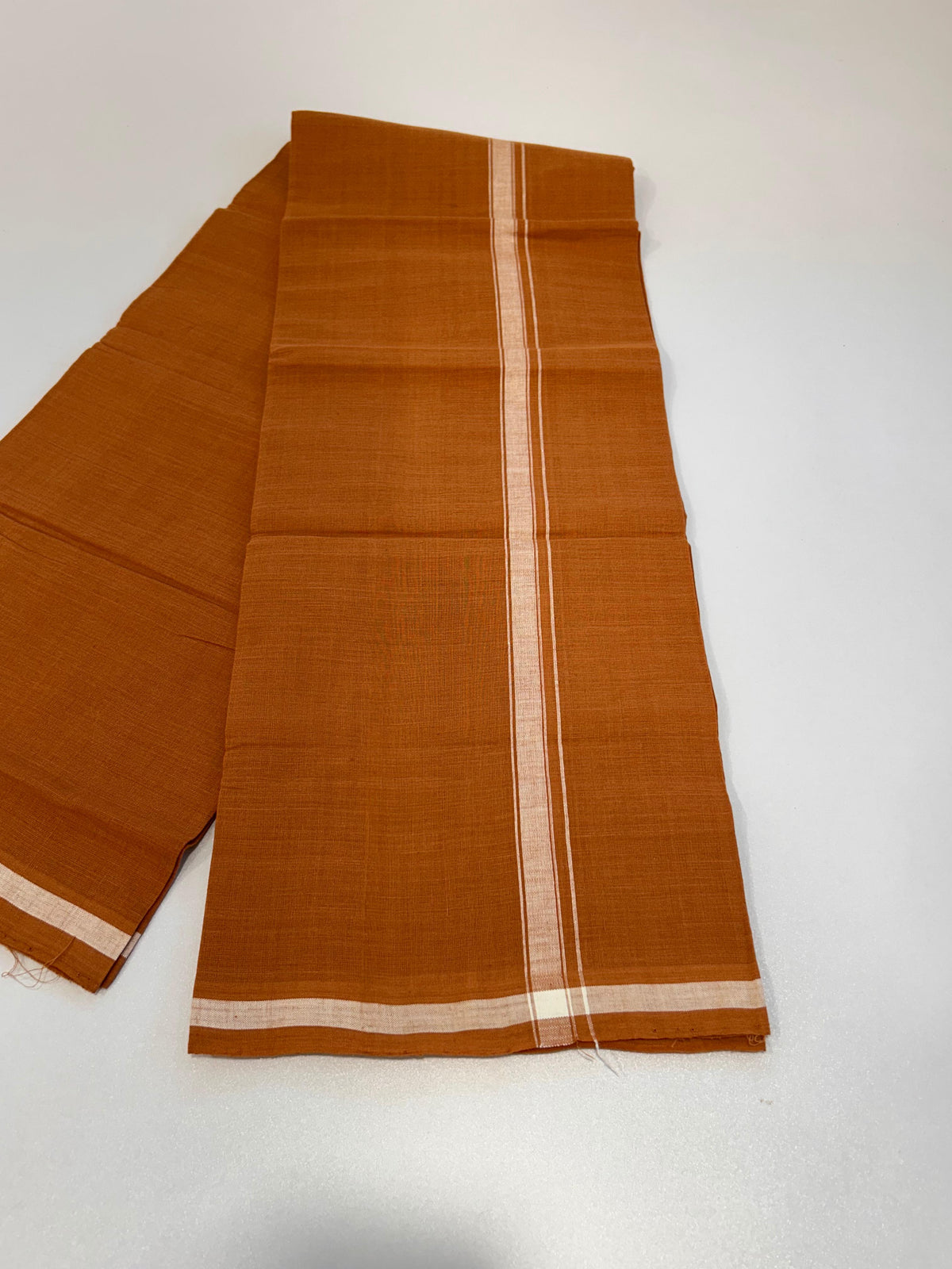 Kerala Handloom Single Kaily/Lungi - KaithariKada 100% Pure Cotton - 40s - 1 cm White Shaded Kara With Kavi Colour Body - (2 meter / 4 muzham) - 32 KK8081 ELA