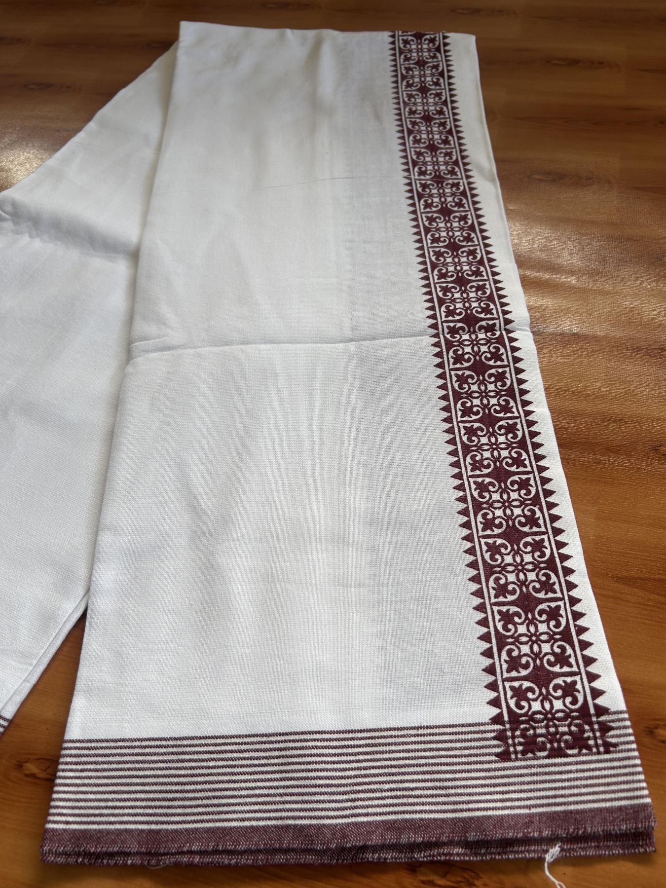 Kaitharikada - Single Kaily / Lungi - Mixed Cotton - 40s twisted - 2 inch Brown Printed Design kara with White colour body (2 meter / 4 muzham) - 28 KK8055 SAT