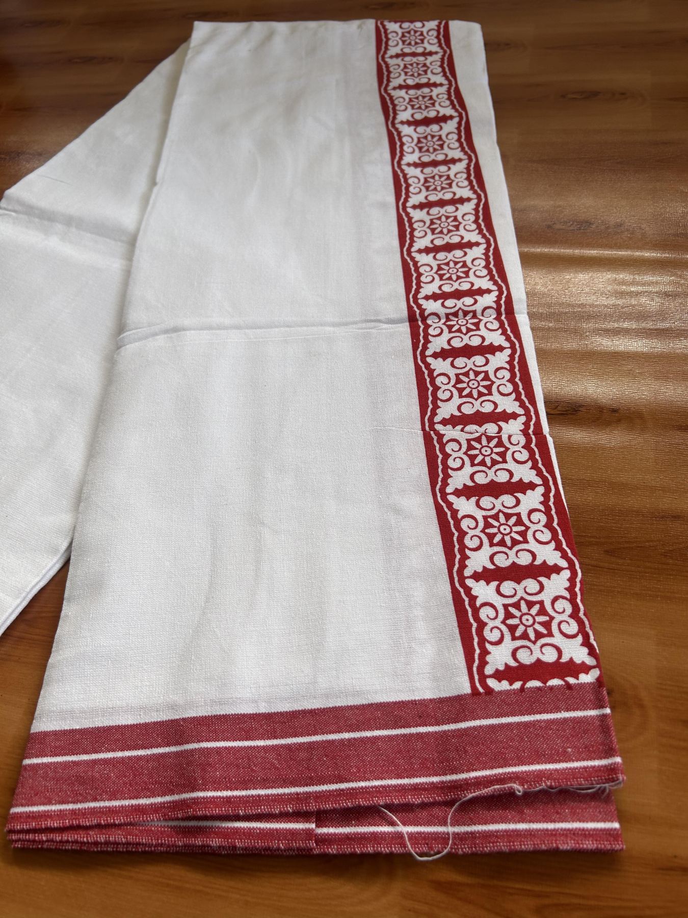 Kaitharikada - Single Kaily / Lungi - Mixed Cotton - 40s twisted - 2.25 inch Red Printed Design kara with White colour body (2 meter / 4 muzham) - 24 KK8055 SAT