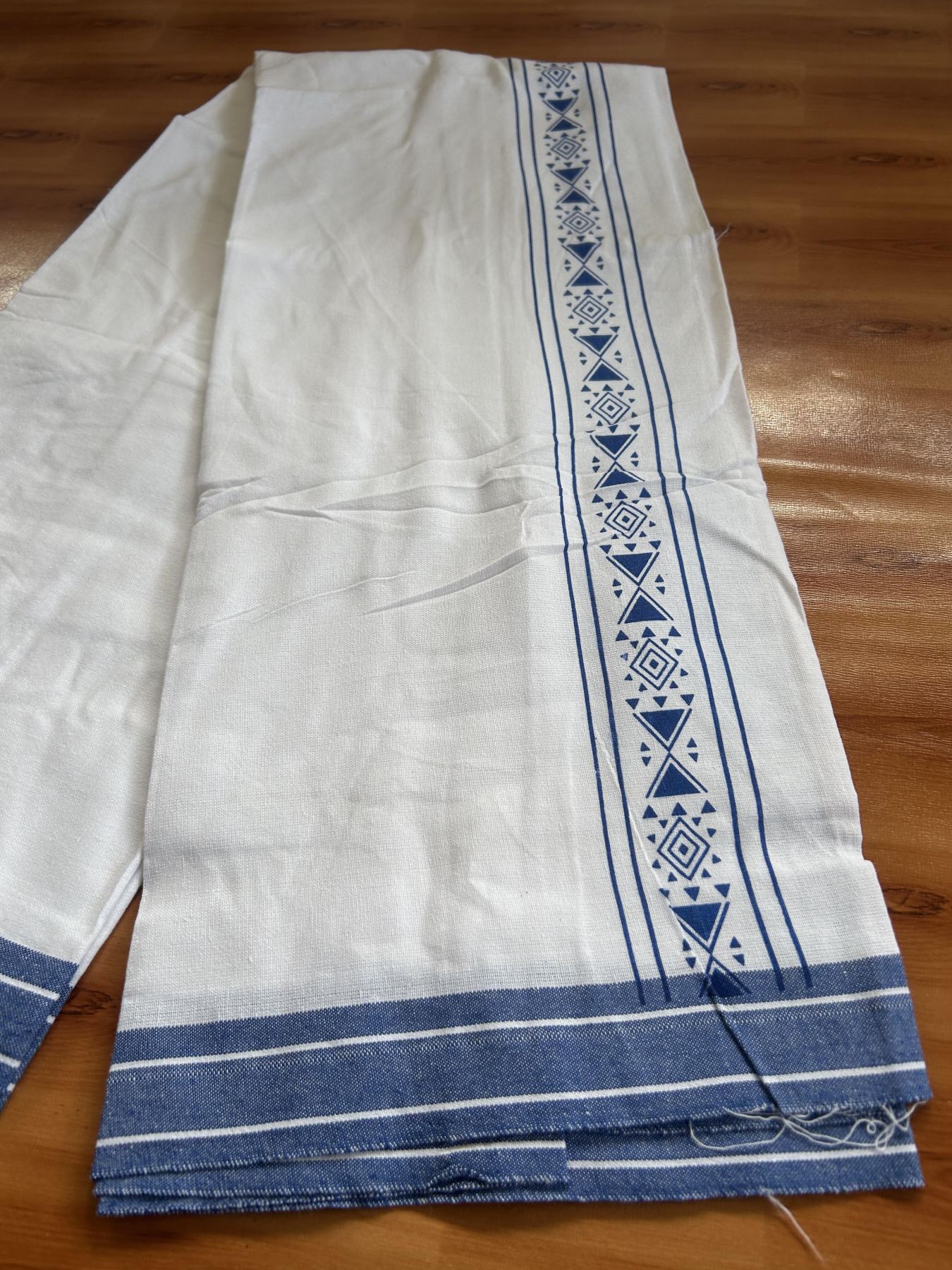 Kaitharikada - Single Kaily / Lungi - Mixed Cotton - 40s twisted - 2 inch Blue Printed Design kara with White colour body (2 meter / 4 muzham) - 23 KK8055 SAT