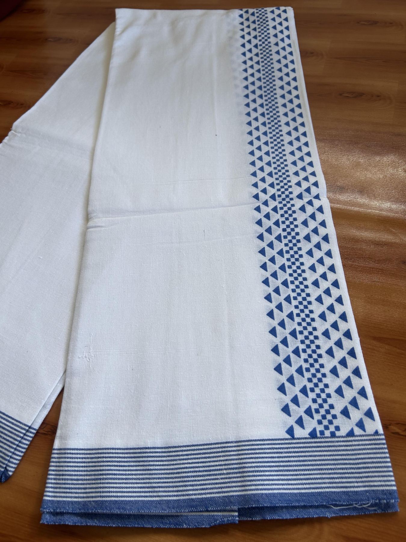 Kaitharikada - Single Kaily / Lungi - Mixed Cotton - 40s twisted - 2 inch Blue Printed Design kara with White colour body (2 meter / 4 muzham) - 22 KK8055 SAT