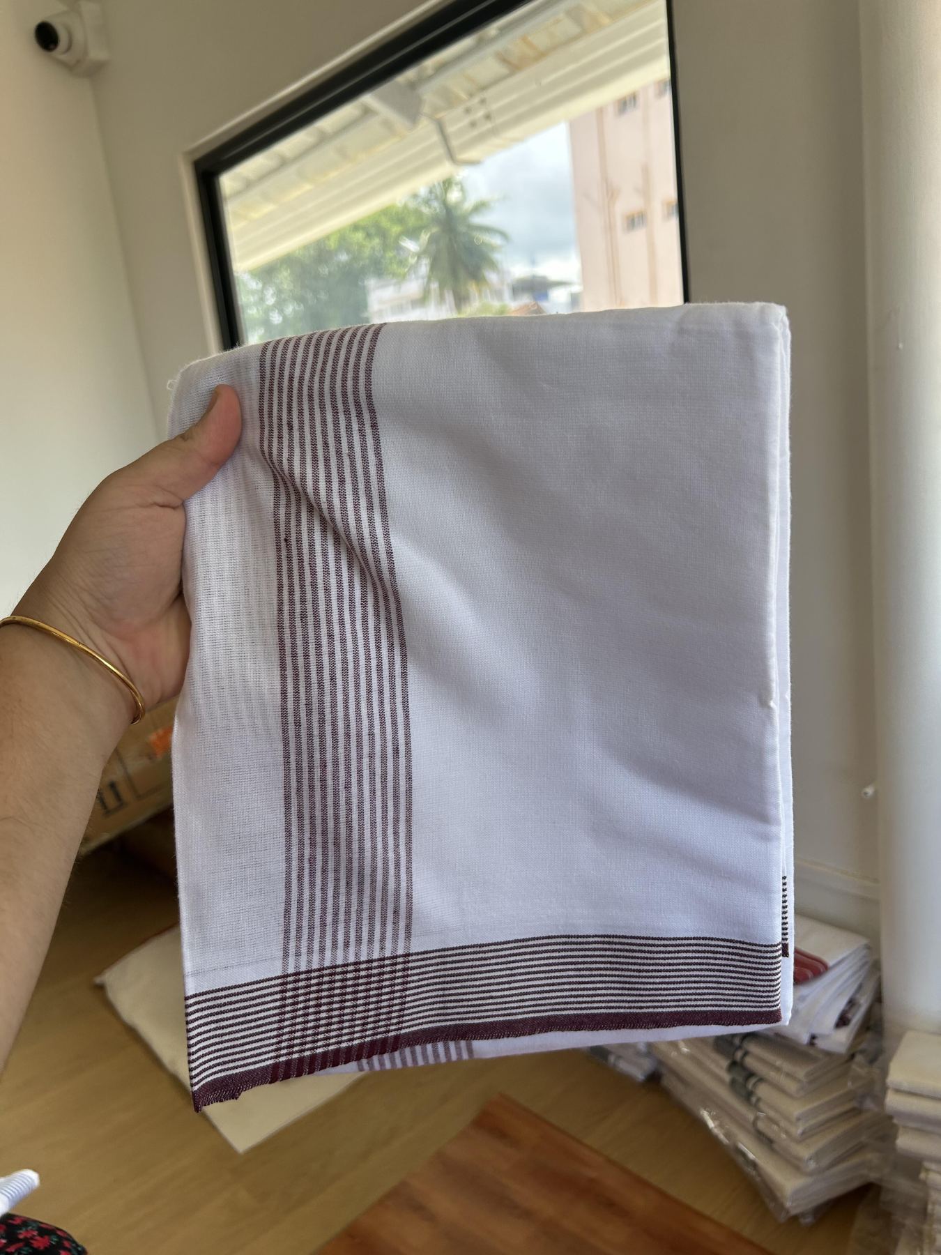 Kaitharikada - Single Kaily / Lungi - Mixed Cotton - 40s twisted - 2 inch Brown Striped kara with White colour body (2 meter / 4 muzham) - 15 KK8055 SAT