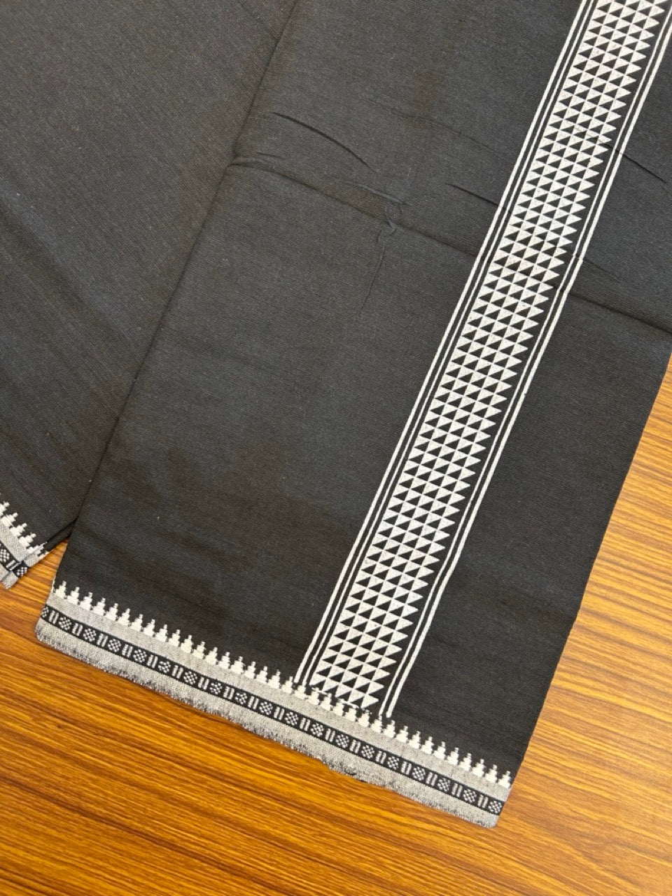 18% Discount! Cotton 80% & Polyester 20%. Kaitharikada Single Black - Kaily / Lungi - 40s - 2 inch Printed kara Kuppadam Border (2 meter / 4 muzham) - 10 KK8040 MUT