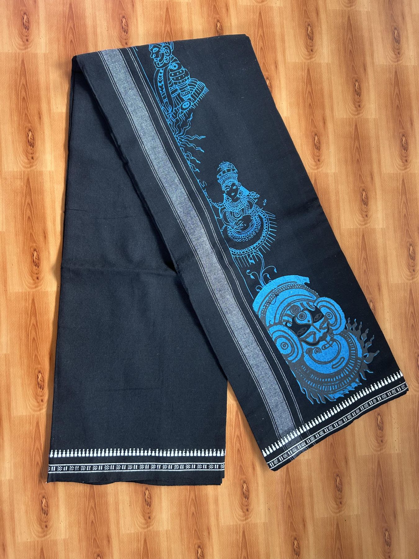 Kaitharikada - Single Kaily / Lungi - Mixed Cotton - 40s twisted - 1.75 inch Blue Theyyam Design printed kuppadam kara with Black colour body (2 meter / 4 muzham) - 7 KK8055 SAT