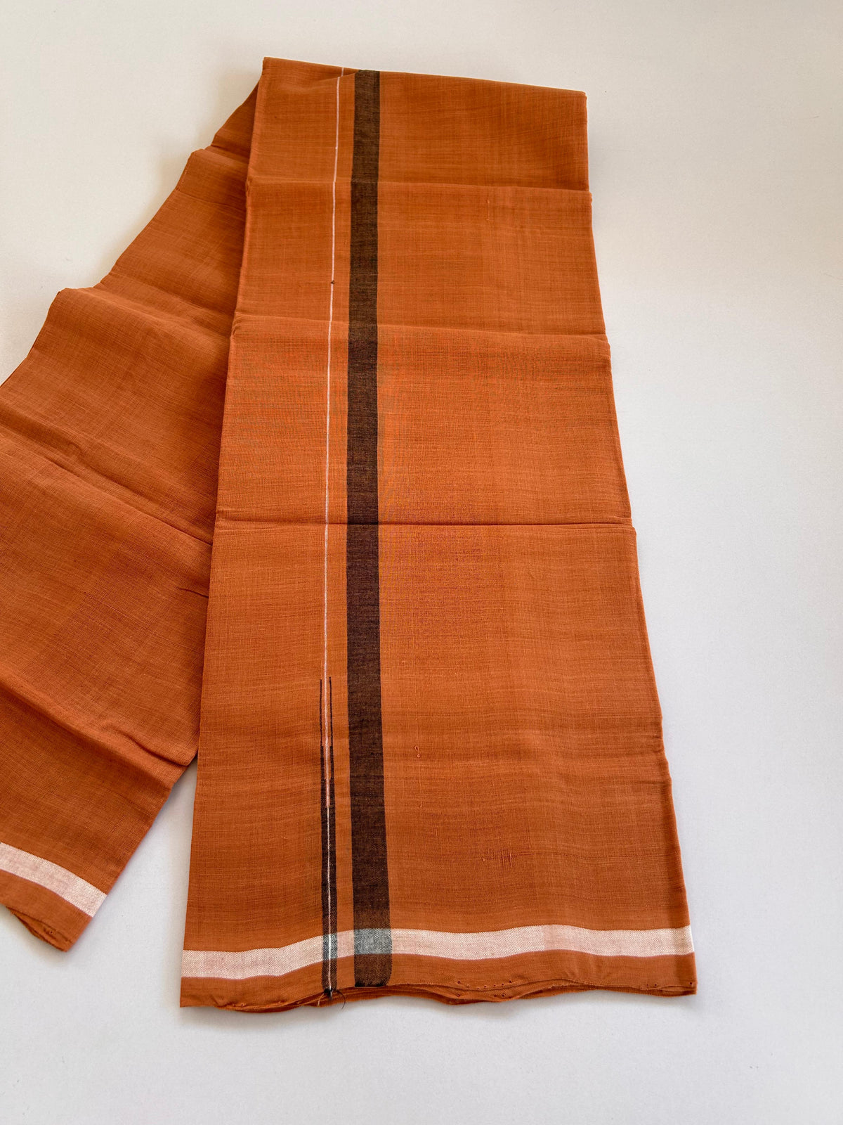 Kerala Handloom Single Kaily/Lungi - KaithariKada 100% Pure Cotton - 40s - 2 cm Puliyilakkara Black Shaded Chutty Kara With Kavi Colour Body - (2 meter / 4 muzham) - 44 KK8081 ELA