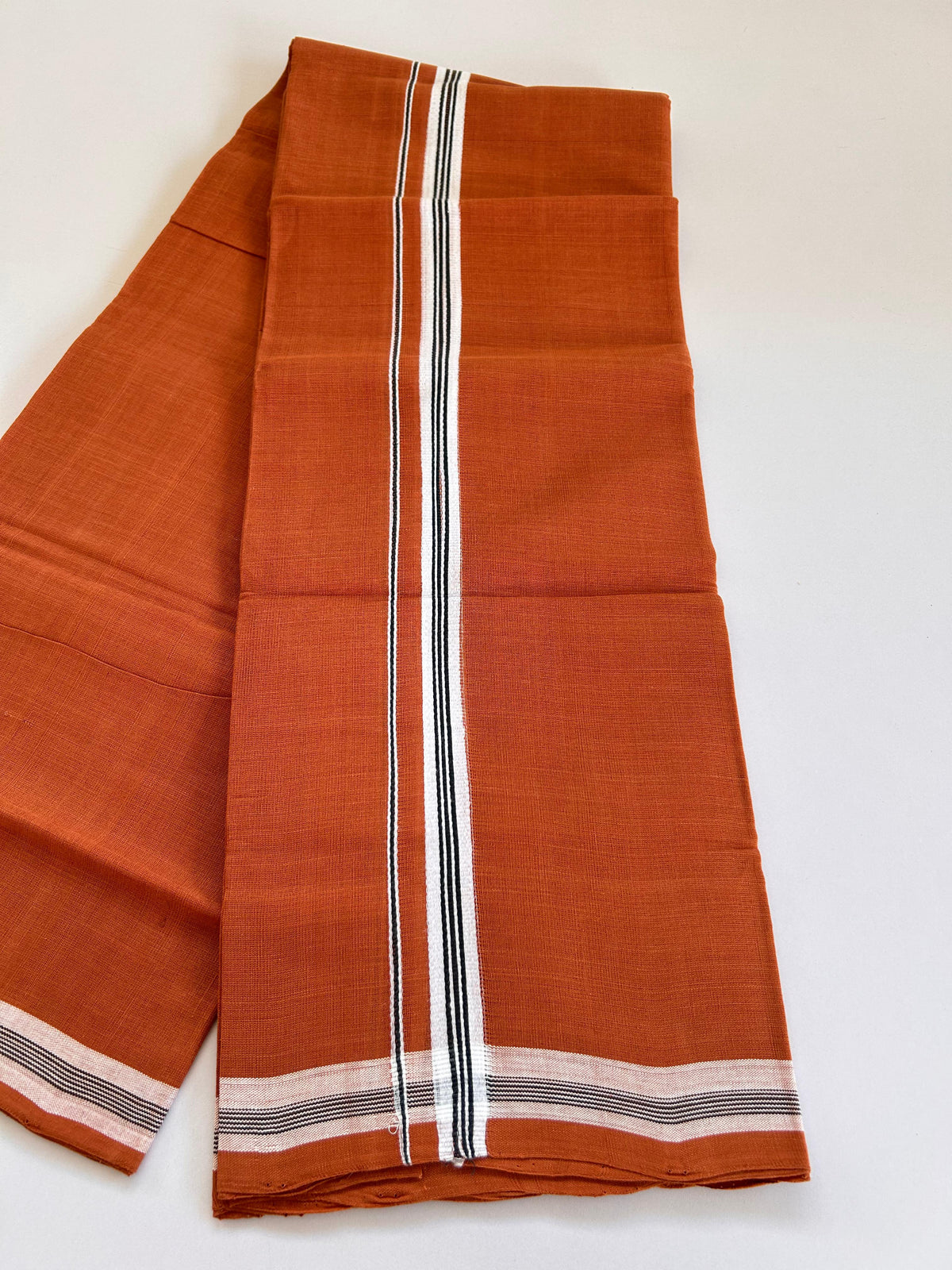 Kerala Handloom Single Kaily/Lungi - KaithariKada 100% Pure Cotton - 60s - 2.5 cm Black & White Kara With Kavi Colour Body - (2 meter / 4 muzham) - 50 KK8081 ELA