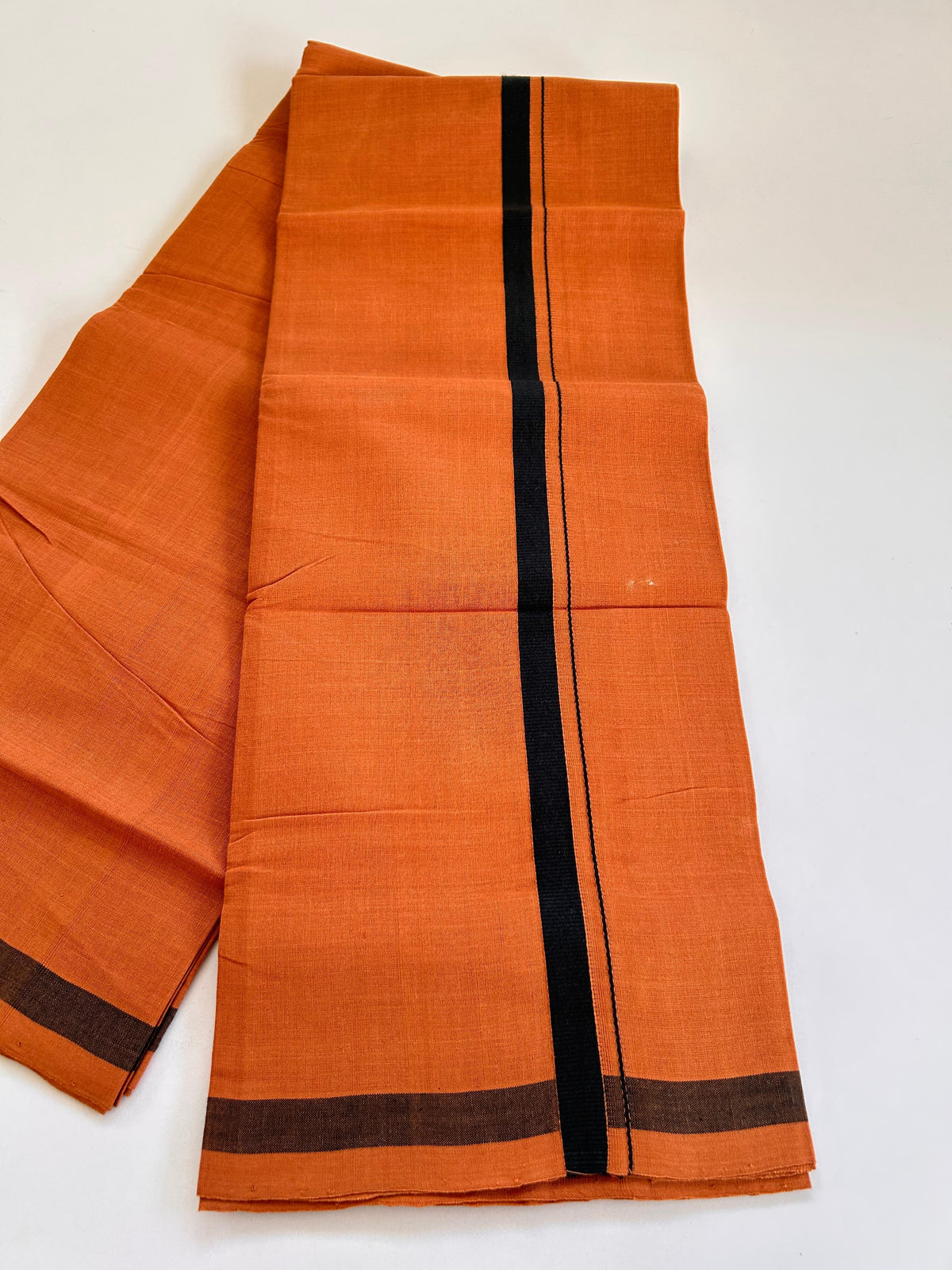 Kerala Handloom Single Kaily/Lungi - KaithariKada 100% Pure Cotton - 60s - 2 cm Black Kara With Kavi Colour Body - (2 meter / 4 muzham) - 51 KK8081 ELA