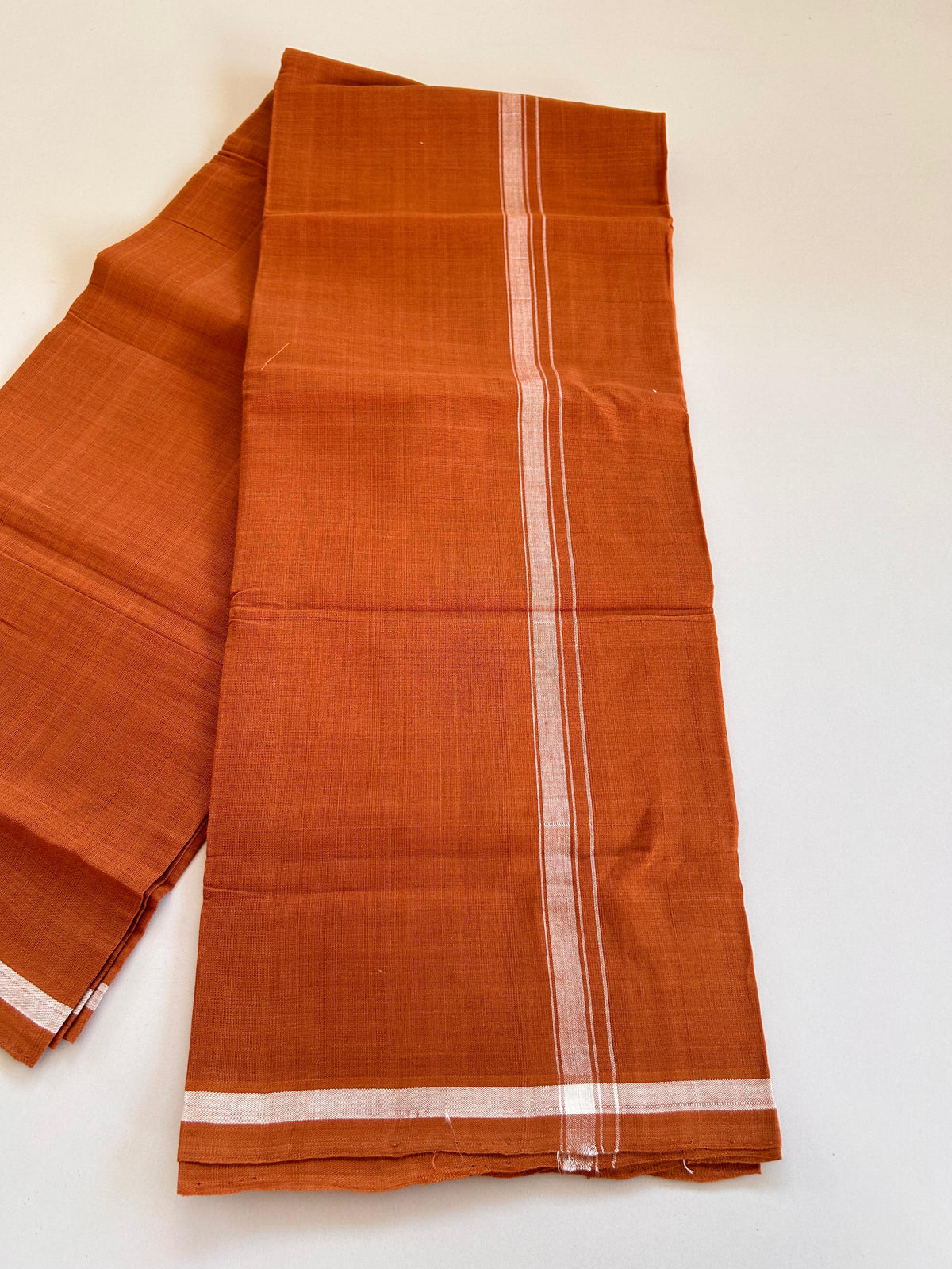 Kerala Handloom Single Kaily/Lungi - KaithariKada 100% Pure Cotton - 30s - 1.5 cm White Shaded Kara With Kavi Colour Body - (2 meter / 4 muzham) - 53 KK8081 ELA