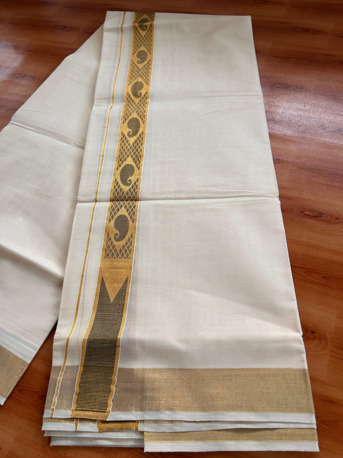 Double Off White (Unbleached) Mund/Dhoti - 20% Discount! KaithariKada Mixed Cotton - 60s - 1.5 inch Dark Green Gold Kasav Jacquard Design Chutty Kara 4 mtr (8.5 Muzham) - 2 KK5520 PMC