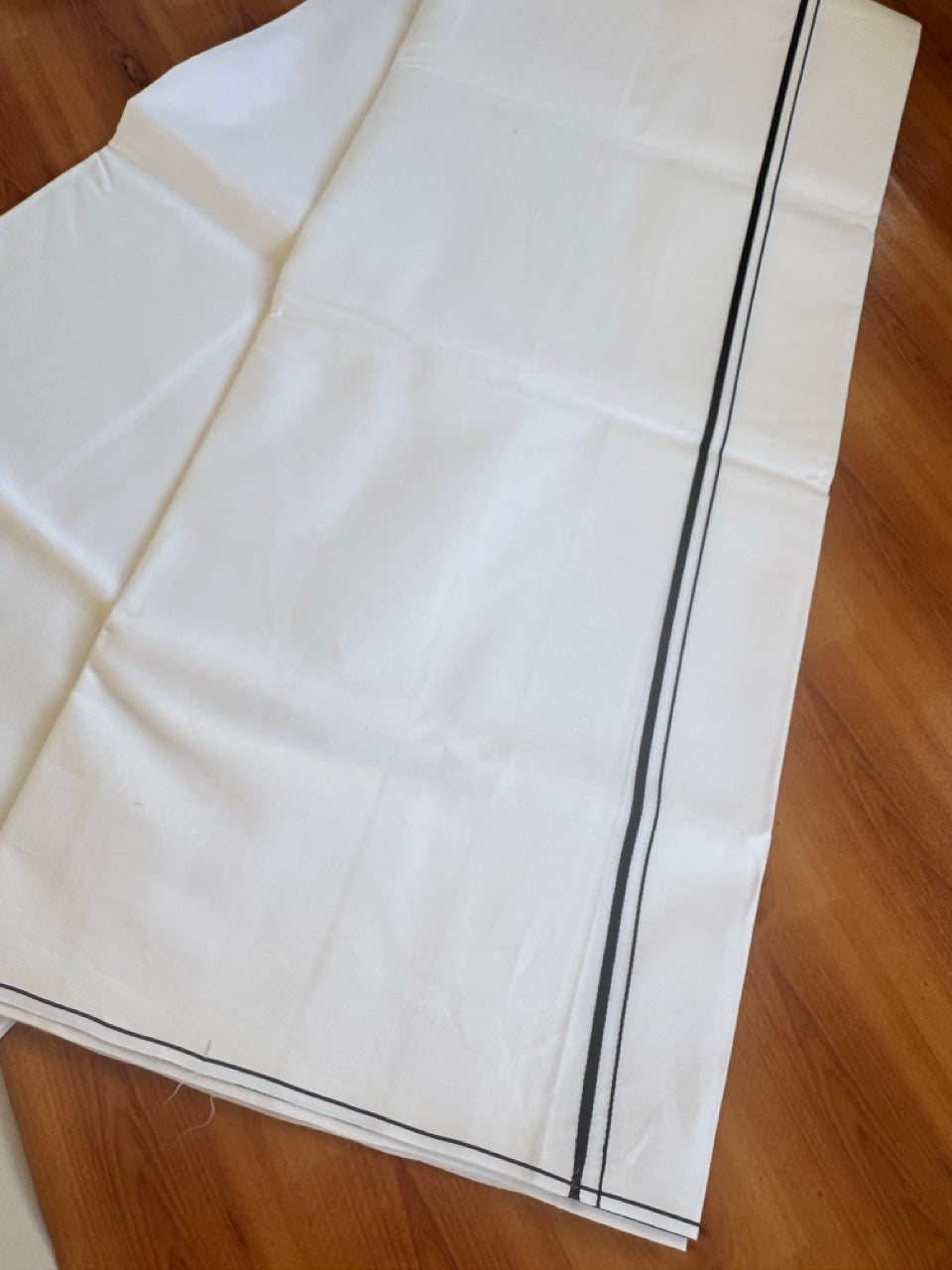 Single Pure White 100% Pure Cotton Mundu/Dhoti - 8% Discount! KaithariKada Mill Bleached - 40s - 0.5 cm Black Kara (2 meter / 4 muzham) - 12 KK5467 MC