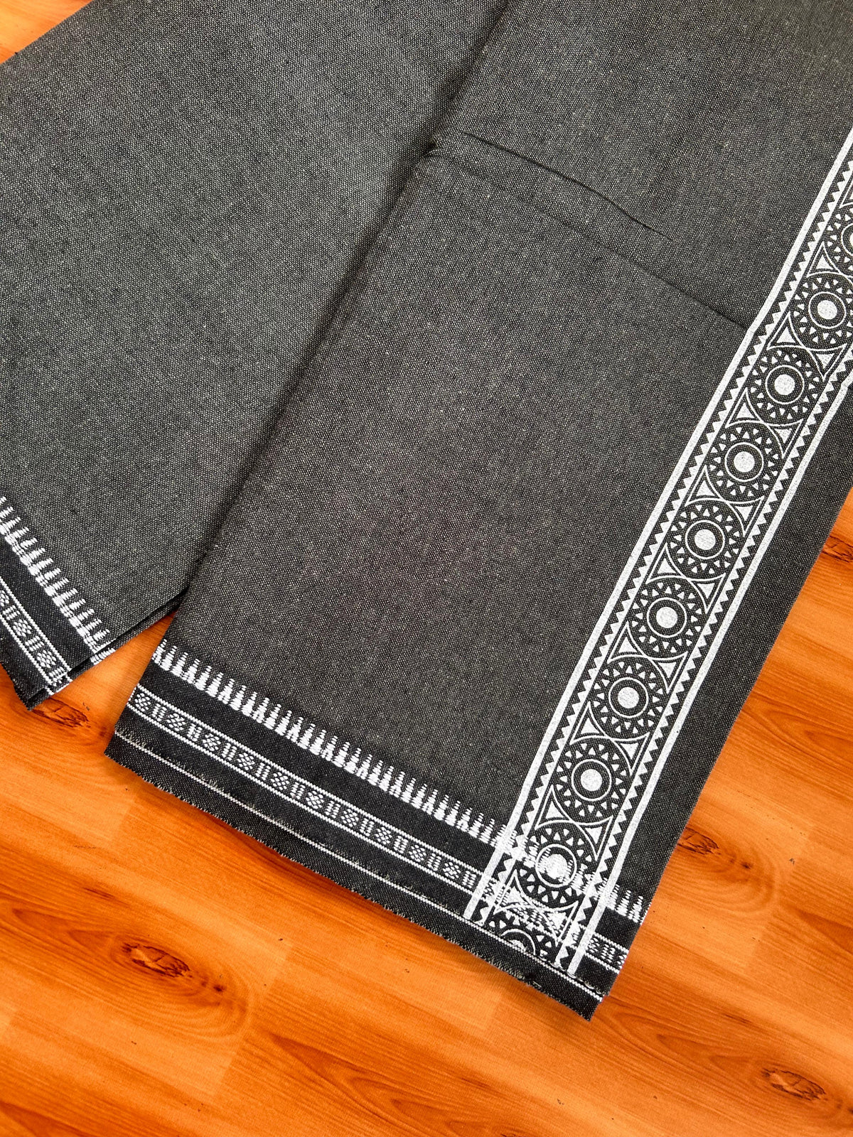 Kaitharikada - Single Kaily / Lungi - Mixed Cotton - 20s twisted - 2 inch White Printed kara with Olive Green & Black colour body (2 meter / 4 muzham) - 5 KK8082 SAT