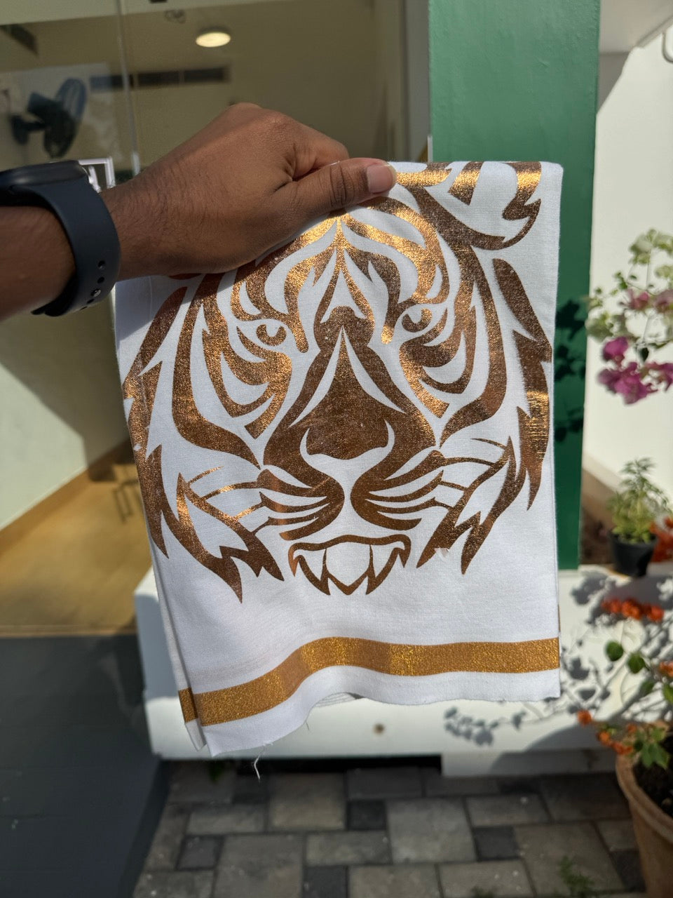 Kaduva Print Single Kaily / Lungi New! Kaitharikada - Polyster Mixed Cotton - (20s) - Pure white - Copper Print with White colour body (2 meter / 4 muzham) - 2 KK8068 GAN
