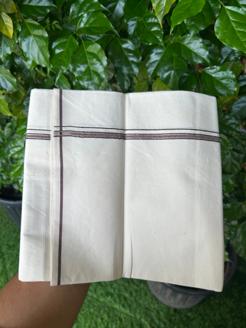 24% Discount !! KaithariKada Balaramapuram 100% Cotton OFF WHITE (Unbleached) Single Mundu/Dhoti - Twisted 60s Thread - 1 cm Silver Kasavu Brown Kara (2 meter / 4 muzham) - 7KK5236 GL