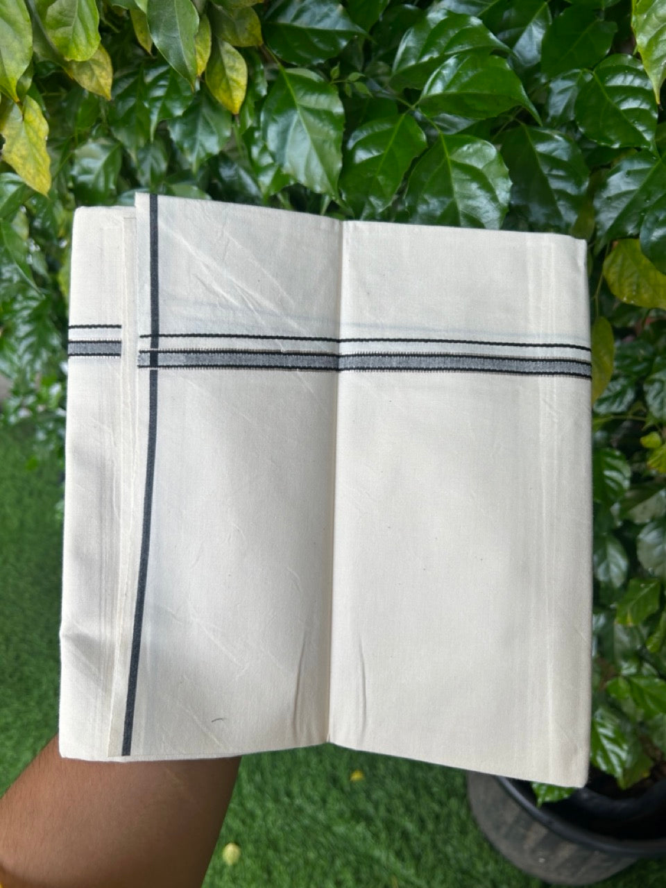 24% Discount !! KaithariKada Balaramapuram 100% Cotton OFF WHITE (Unbleached) Single Mundu/Dhoti - Twisted 60s Thread - 1 cm Silver Kasavu Black Thin Kara (2 meter / 4 muzham) - 5KK5236 GL