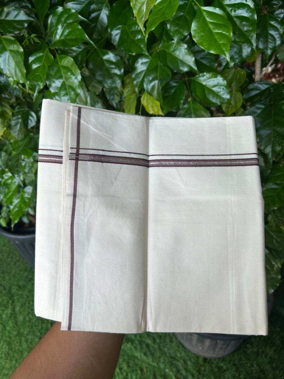 24% Discount !! KaithariKada Balaramapuram 100% Cotton OFF WHITE (Unbleached) Single Mundu/Dhoti - Twisted 60s Thread - 1 cm Silver Kasavu Brown Thin Kara (2 meter / 4 muzham) - 3KK5236 GL