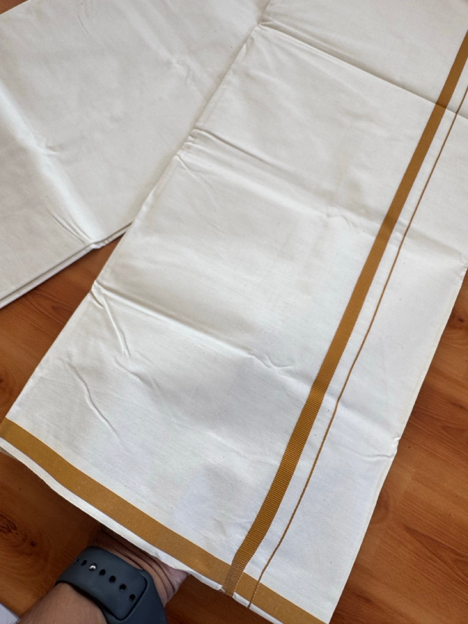 Single Off white 100% Pure Cotton Mundu/Dhoti (Unbleached) - KaithariKada (40s) - 1 cm Brown Kara (2 meter / 4 muzham) - 7 KK5472 MC