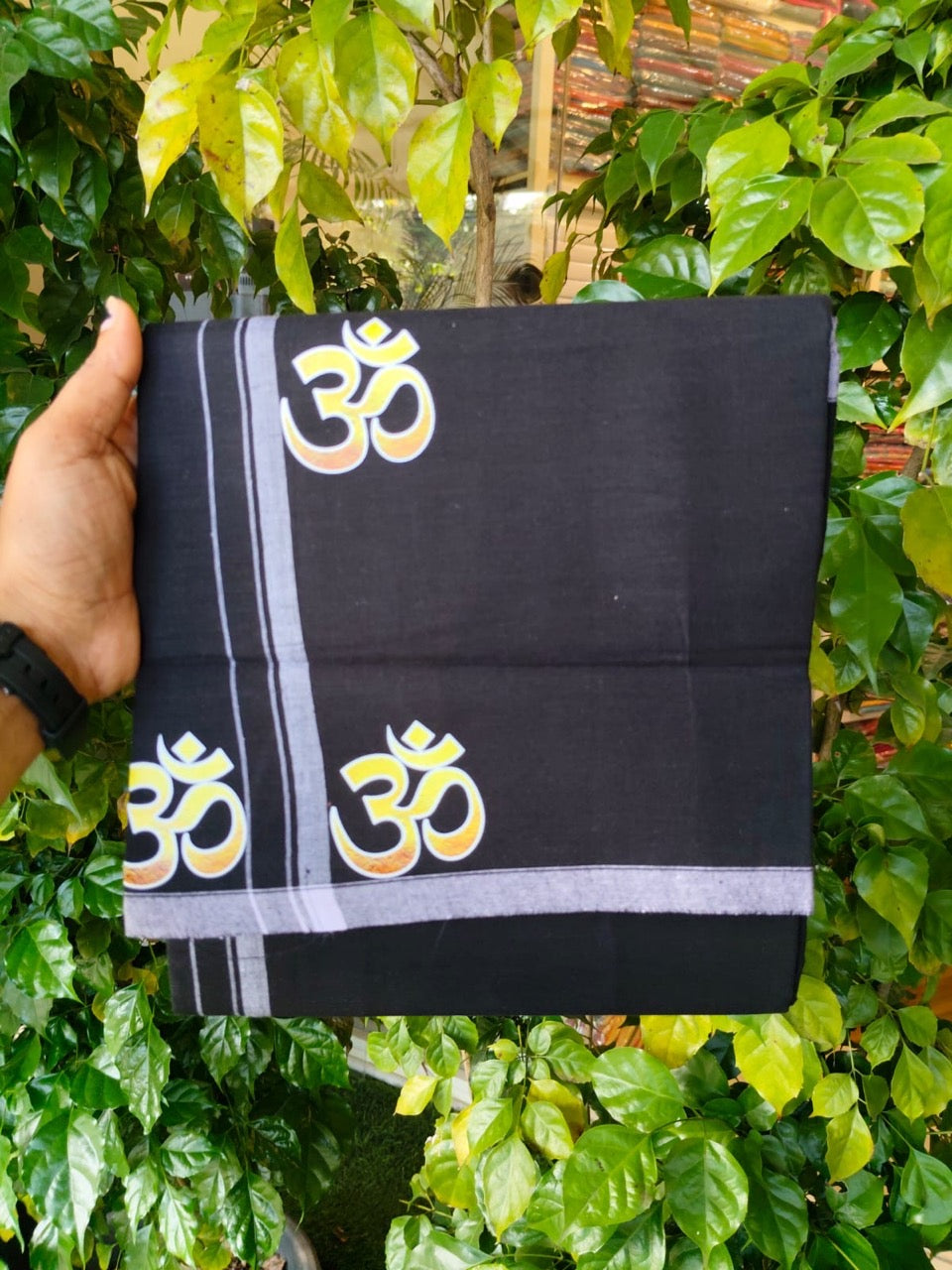 8% Discount ! Kaitharikada - Pure Cotton - Single Kaily / Lungi -(40s)- 0.5 inch White Striped Ohm Printed Design kara with Black colour body (2 meter / 4 muzham) - 50 KK8028 GAN