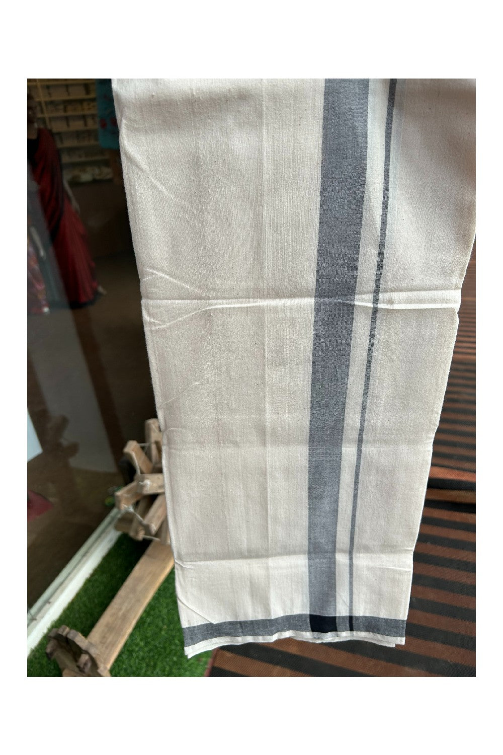25% Discount!! KaithariKada 100% Cotton Balaramapuram HANDLOOM off white (Unbleached) Single Mundu/Dhoti - 2 inch Red Border (2 meter / 4 muzham) - KK2DOT550