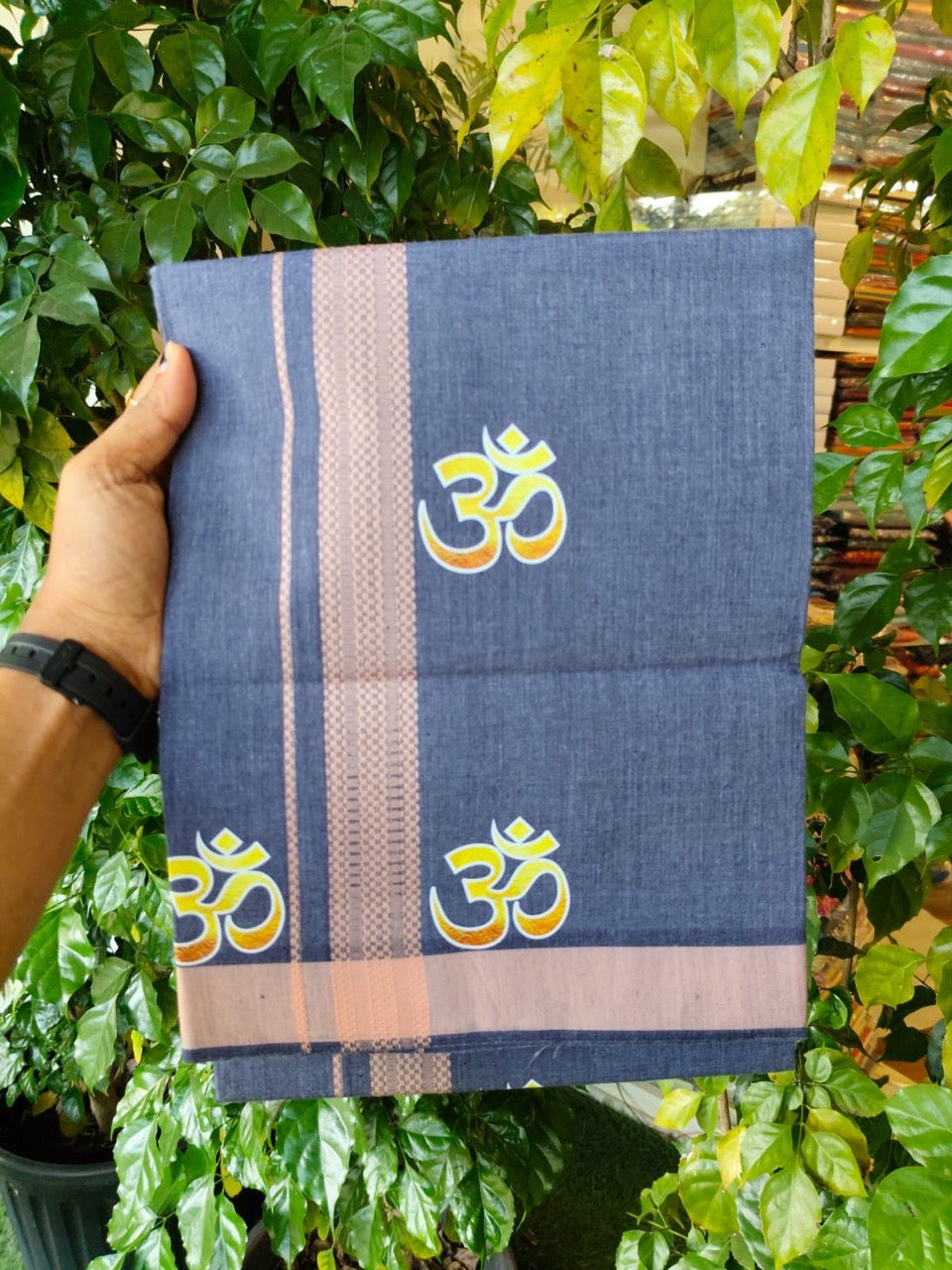 21% Discount ! Kaitharikada Pure Cotton - Single Kaily / Lungi -(40s)- 1.25 inch Light Dusty Brown Ohm Printed Design kara with Navy Blue Shaded colour body  (2 meter / 4 muzham) - 42 KK8028 GAN