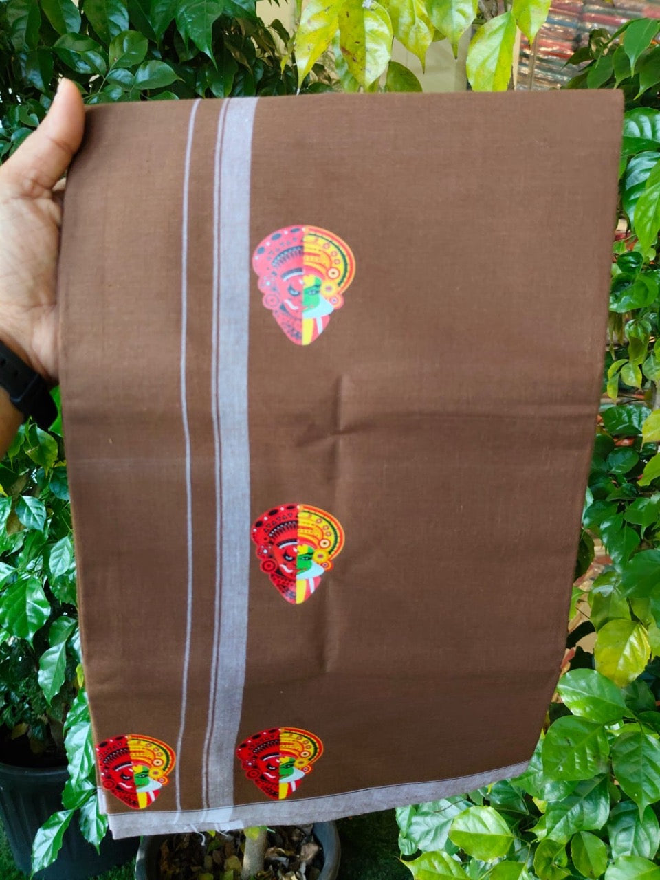 9% Discount !! Kaitharikada Pure Cotton - Single Kaily / Lungi - (40s) - 0.5 inch Theyyam Kadhakali Printed Design kara with Brown colour body (2 meter / 4 muzham) - 26 KK8028 GAN
