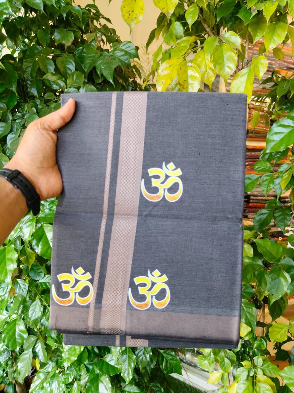 21% Discount ! Kaitharikada Pure Cotton - Single Kaily / Lungi -(40s)- 1 inch Dusty Brown striped Ohm Printed Design kara with Black Shaded colour body  (2 meter / 4 muzham) - 39 KK8028 GAN