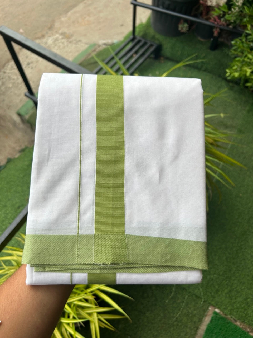 42% DISCOUNT! KaithariKada Balaramapuram 100% Cotton Double PURE white Mundu/Dhoti-100x80 -1.5 Inch Green SATIN FINSH Border Design Kara - 2KK5143PMC