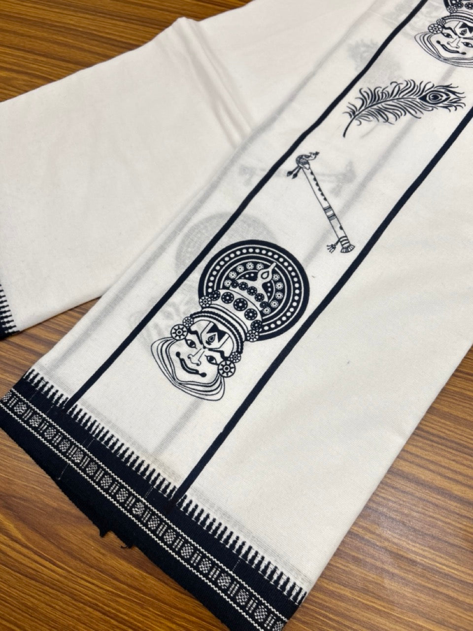 18% Discount!!! Kaitharikada Mixed Cotton Single White Body - Kaily / Lungi - 3.25 inch Navy Blue Kathakali Flute Peacock kara Kuppadam Border (2 meter / 4 muzham) - 21KK8027 AS
