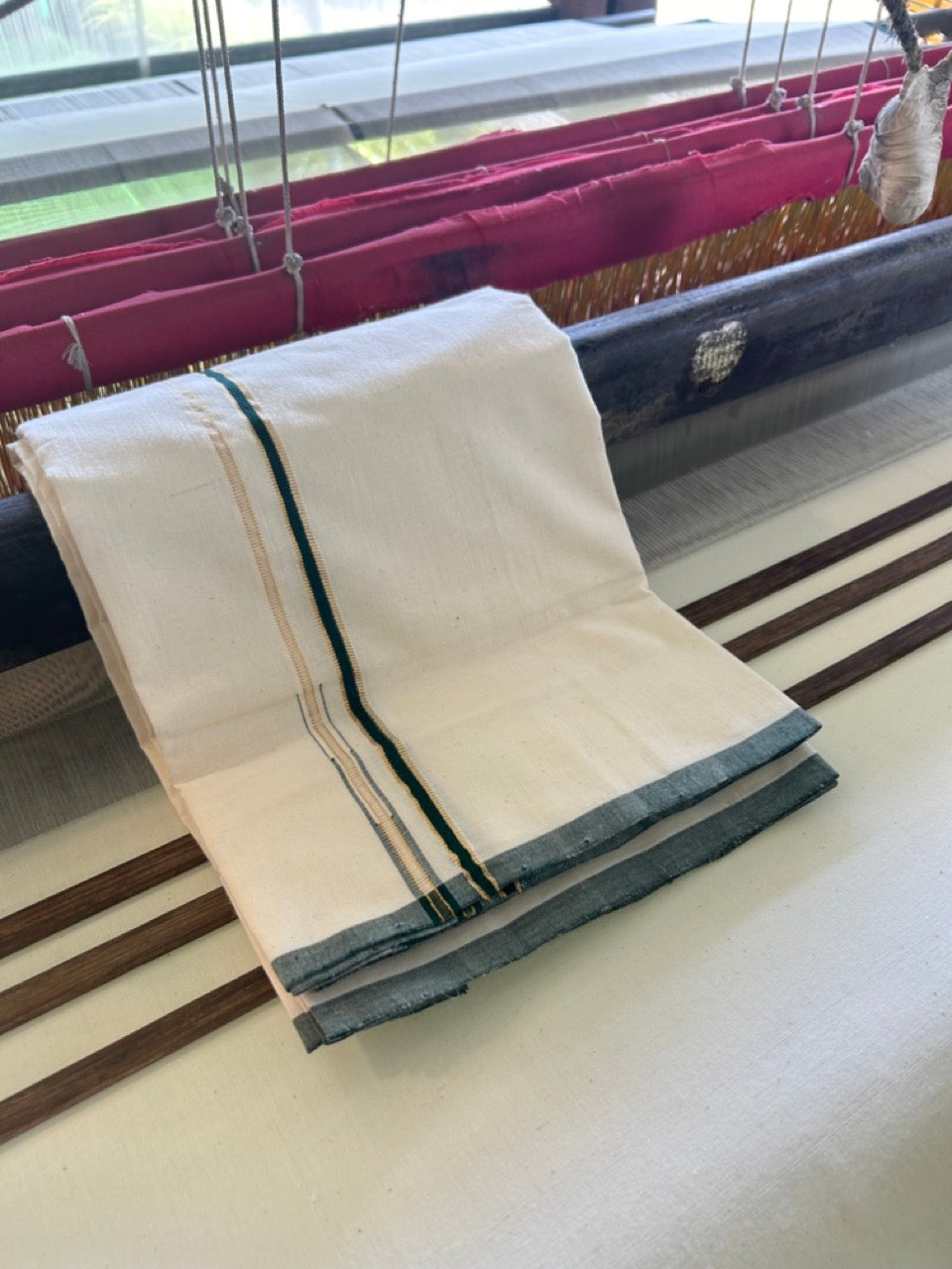 30% Discount!! SIGNATURE KAITHARIKADA EXCLUSIVE SINGLE DHOTI - 100% Cotton Balaramapuram HANDLOOM Single Mundu/Dhoti - Off White - (Unbleached) 0.25 inch GREEN & KASAVU Chutty Kara (2 meter / 4 muzham) - 4KK467KAI