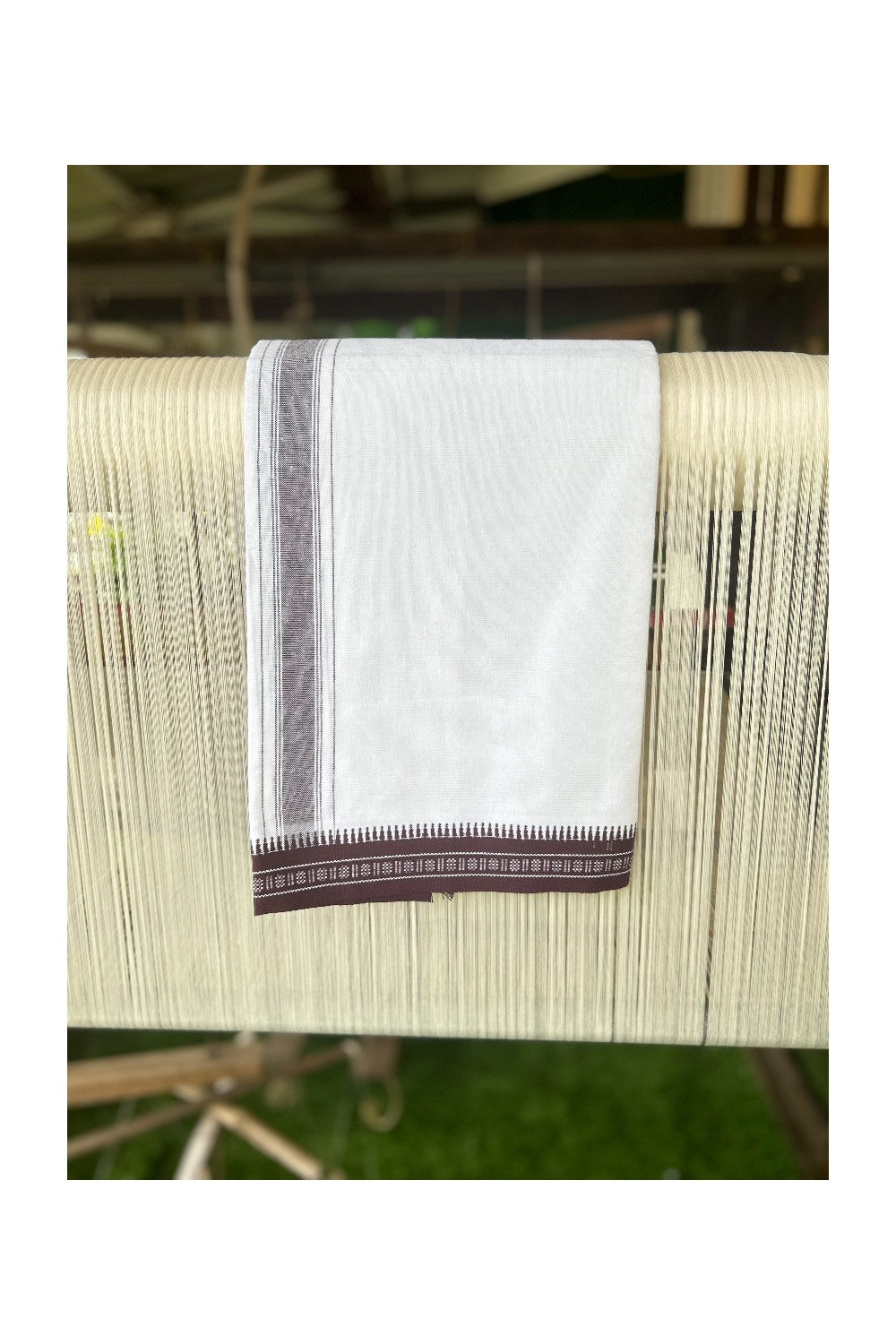 31% Discount!!! Kaitharikada Pure Cotton - Single Kaily / Lungi - 1.75 inch Dark maroon kara with White colour body - 5KK464AST