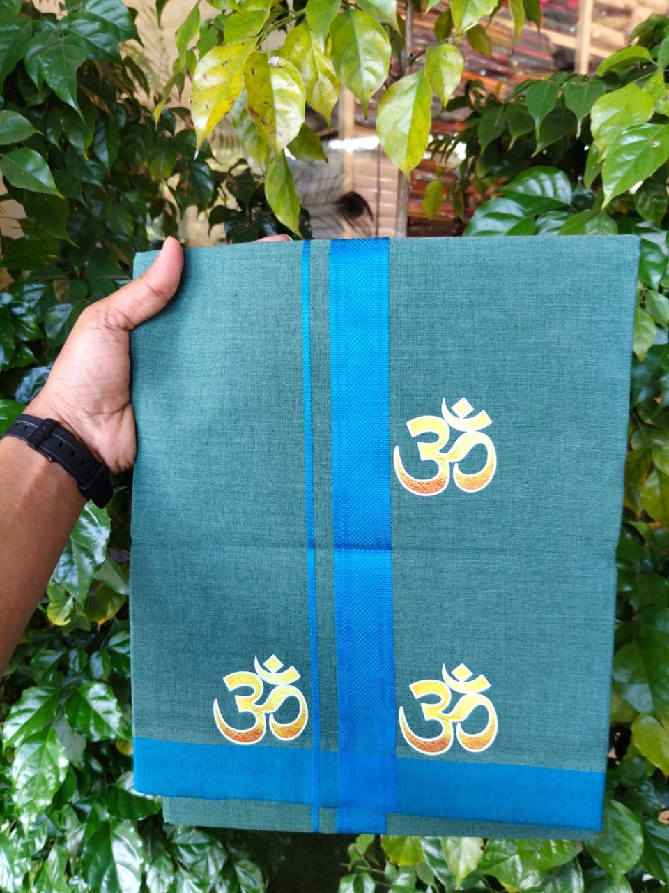 21% Discount ! Kaitharikada Pure Cotton - Single Kaily / Lungi -(40s)- 1.25 inch Blue Striped Ohm Printed Design kara with Green Shaded colour body  (2 meter / 4 muzham) - 52 KK8028 GAN