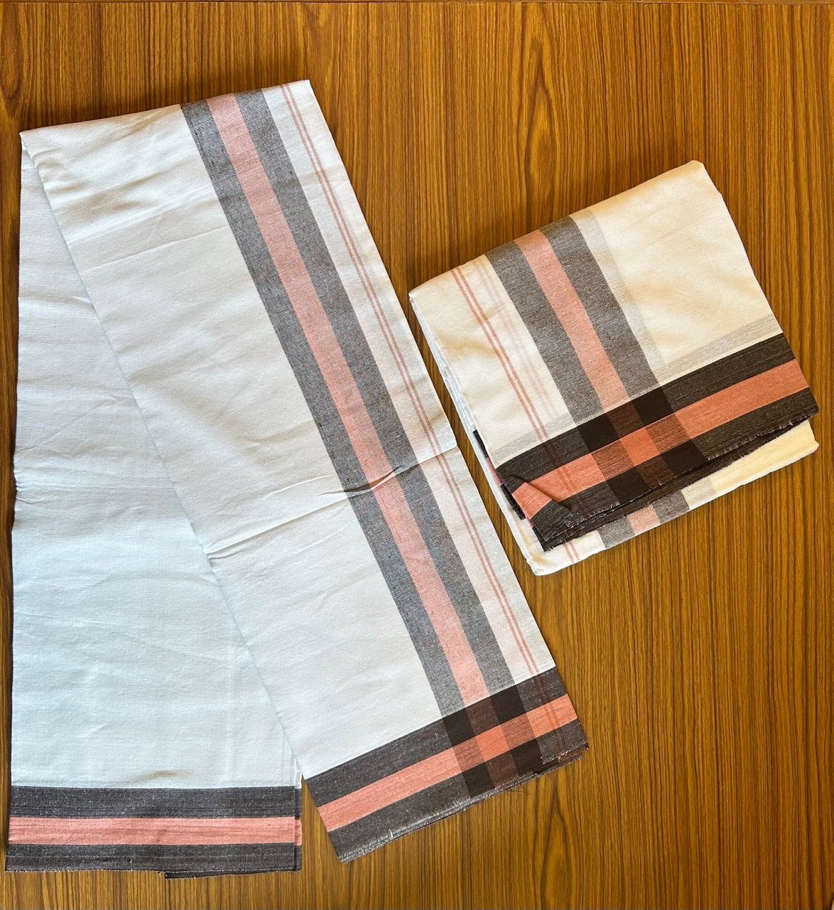 14% DISCOUNT!! Kaitharikada Soft & Thick material 40s thread - Single Kaily / Lungi & Neriyath set - 4 inch Peach & Brown kara - 4KK8001AS