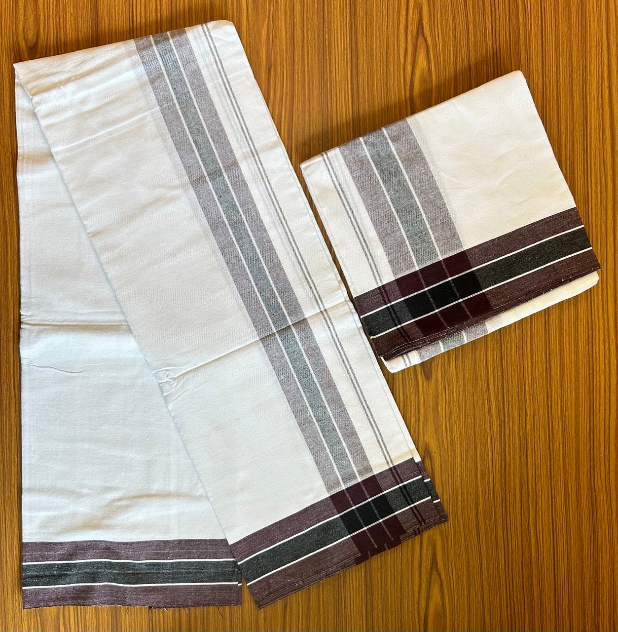 Kaitharikada Pure cotton Soft & Thick material 40s thread - Single Kaily / Lungi & Neriyath set - 4 inch Dark Maroon & Black kara - 1KK8001AS