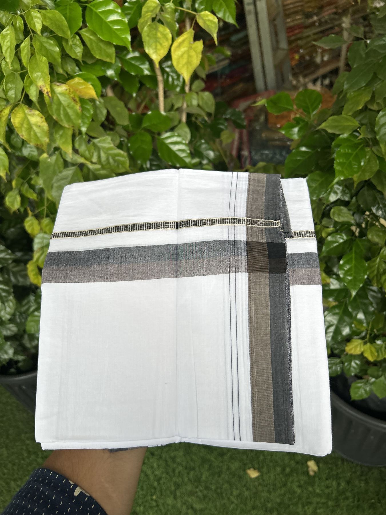 20% Discount! KaithariKada Balaramapuram 100% Cotton Double Pure white Mundu/Dhoti - 100X80 - 1.25 inch Silver Kasav Black & Army Green shaded kara - 4 mtr ( 8.5 muzham) - 92 KK5341 VIN