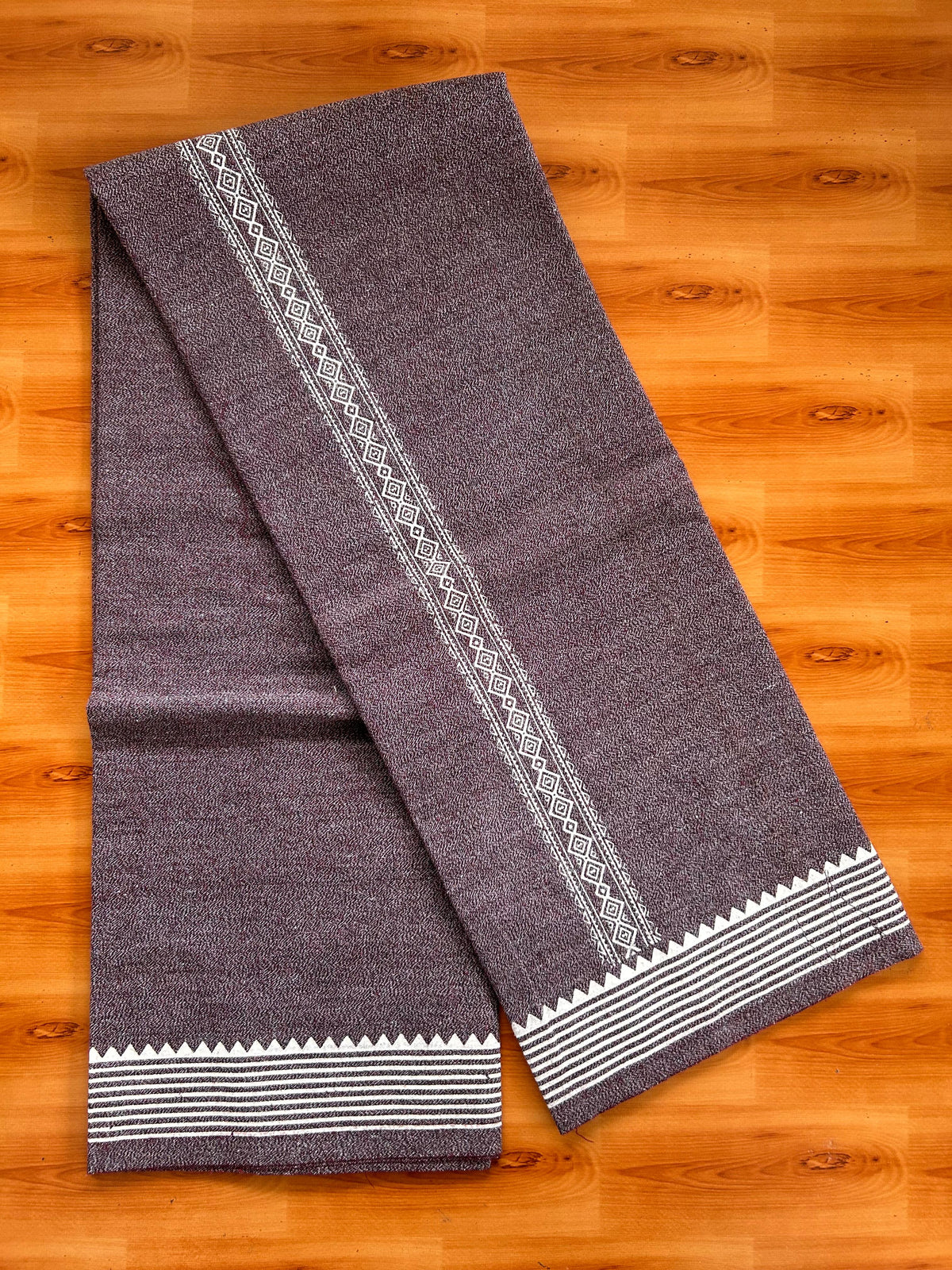 Kaitharikada - Single Kaily / Lungi - Mixed Cotton - 40s twisted - 1.5 inch White Printed kara with Wine , Black & White Shaded colour body (2 meter / 4 muzham) - 2 KK8083 GAN