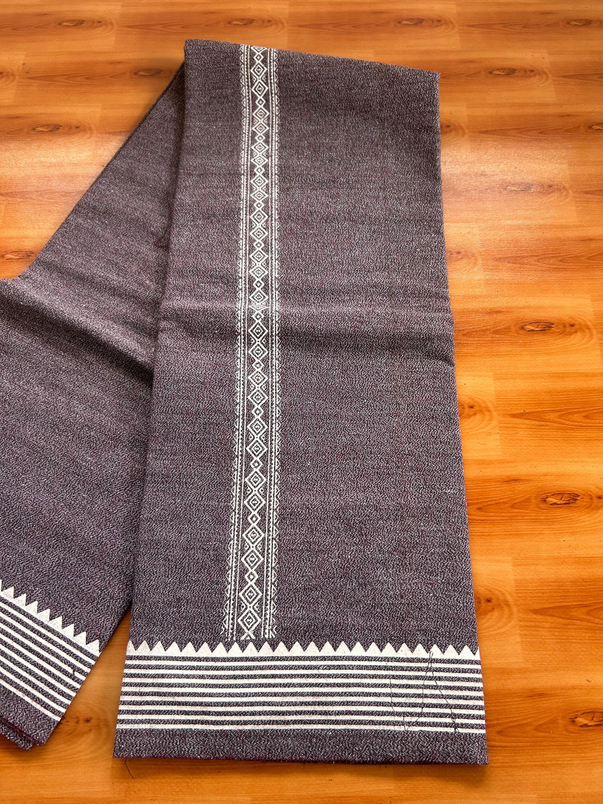 Kaitharikada - Single Kaily / Lungi - Mixed Cotton - 40s twisted - 1.5 inch White Printed kara with Wine , Black & White Shaded colour body (2 meter / 4 muzham) - 2 KK8083 GAN
