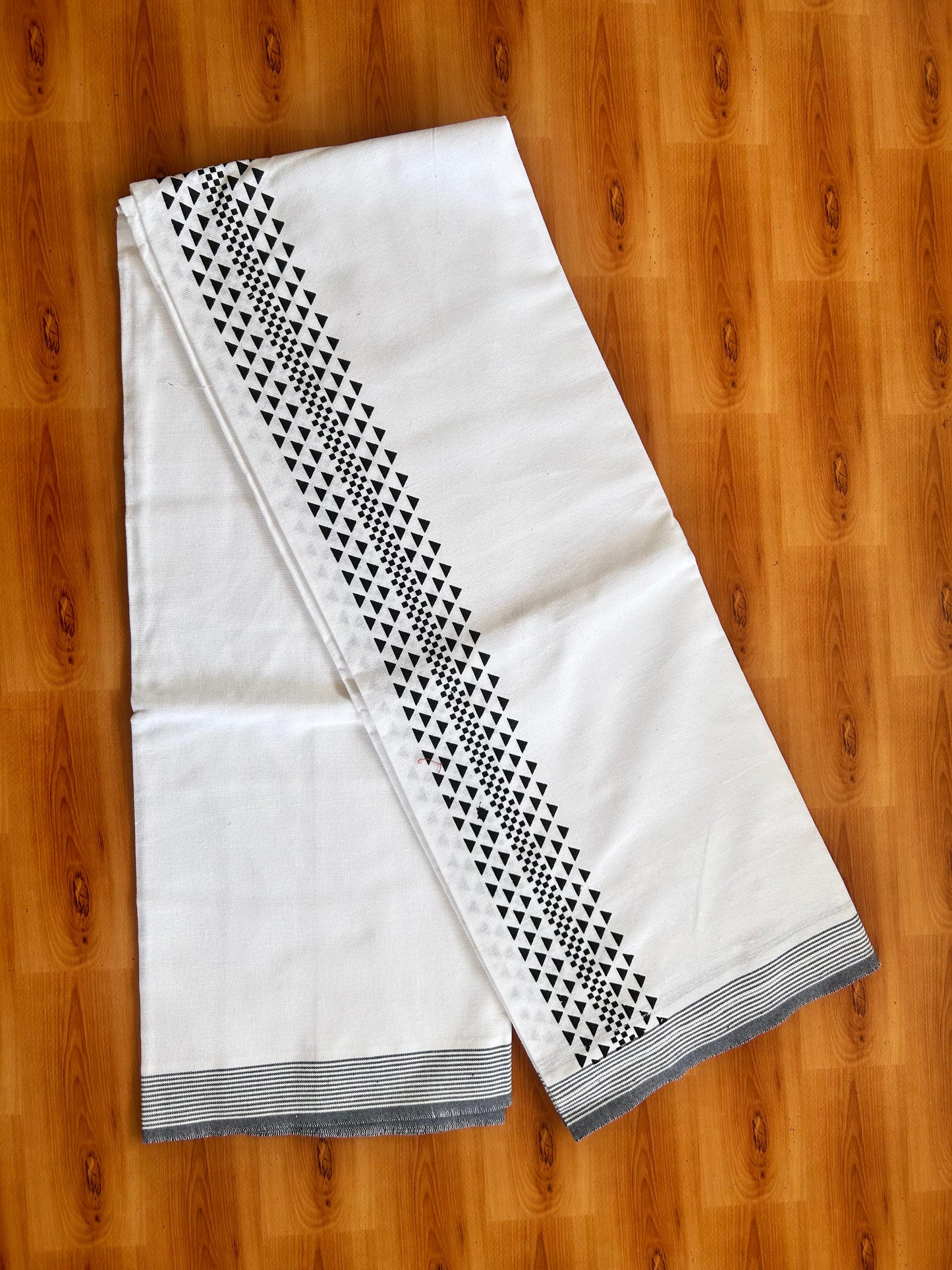 Kaitharikada - Single Kaily / Lungi - Mixed Cotton - 40s twisted - 2.5 inch Black Printed kara with White colour body (2 meter / 4 muzham) - 1 KK8074 SAT