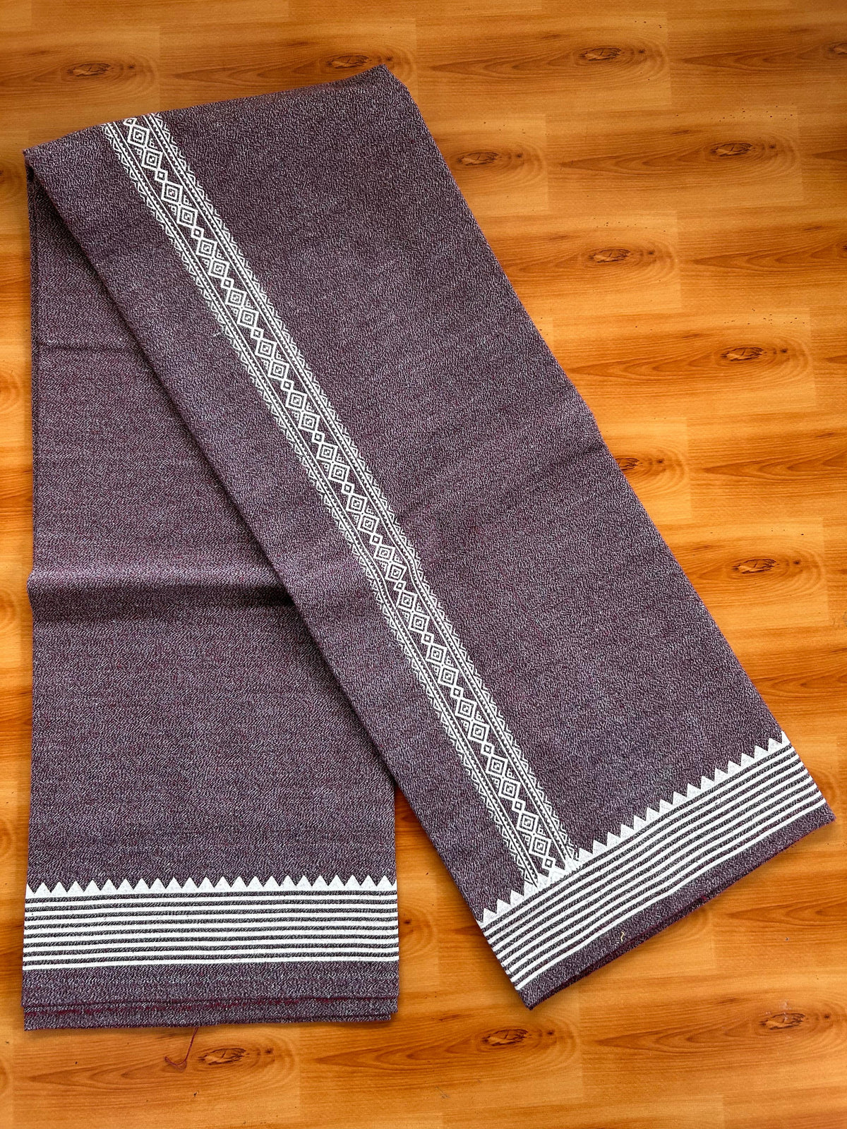 Kaitharikada - Single Kaily / Lungi - Mixed Cotton - 40s twisted - 1.5 inch White Printed kara with Maroon , Black & White Shaded colour body (2 meter / 4 muzham) - 3 KK8083 GAN