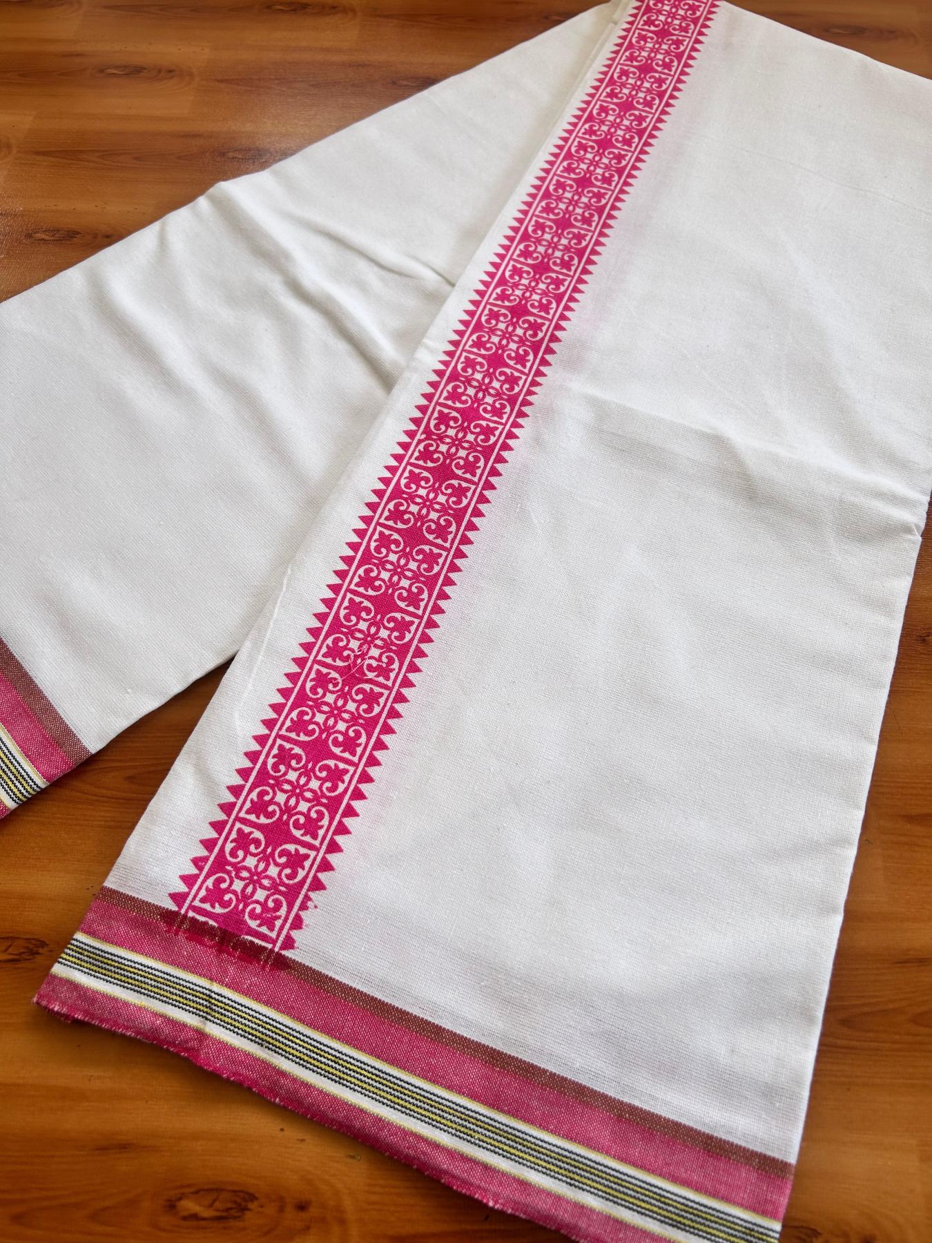Kaitharikada - Single Kaily / Lungi - Mixed Cotton - 40s twisted - 2.5 inch Pink Printed kara with White colour body (2 meter / 4 muzham) - 13 KK8074 SAT