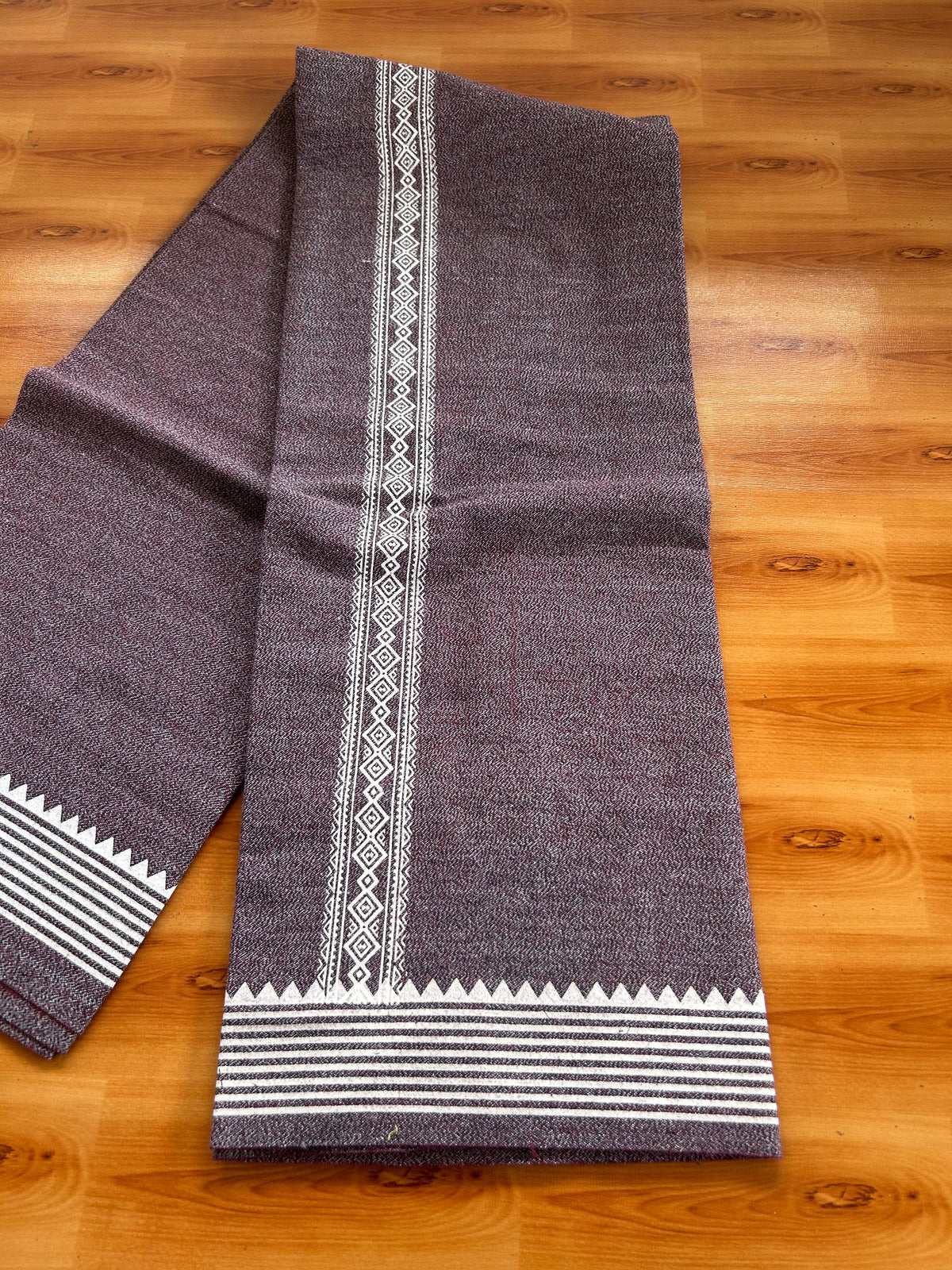 Kaitharikada - Single Kaily / Lungi - Mixed Cotton - 40s twisted - 1.5 inch White Printed kara with Maroon , Black & White Shaded colour body (2 meter / 4 muzham) - 3 KK8083 GAN
